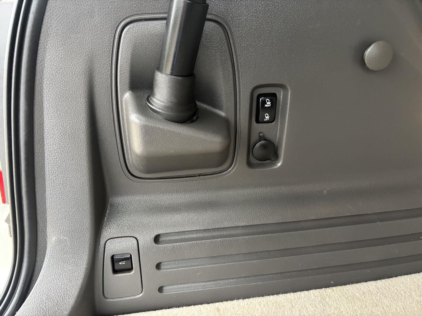 Vehicle photo 44