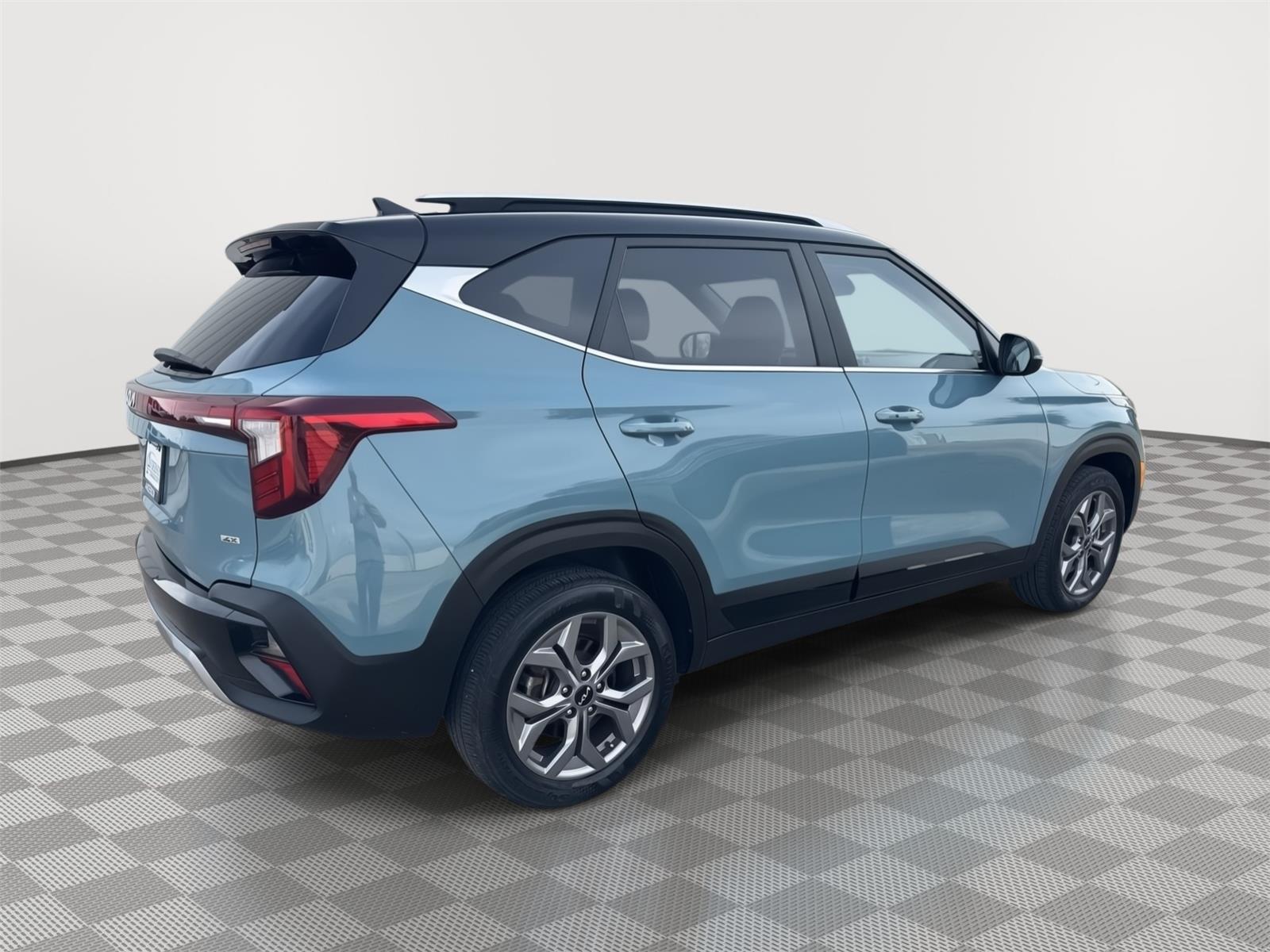 Vehicle photo 8