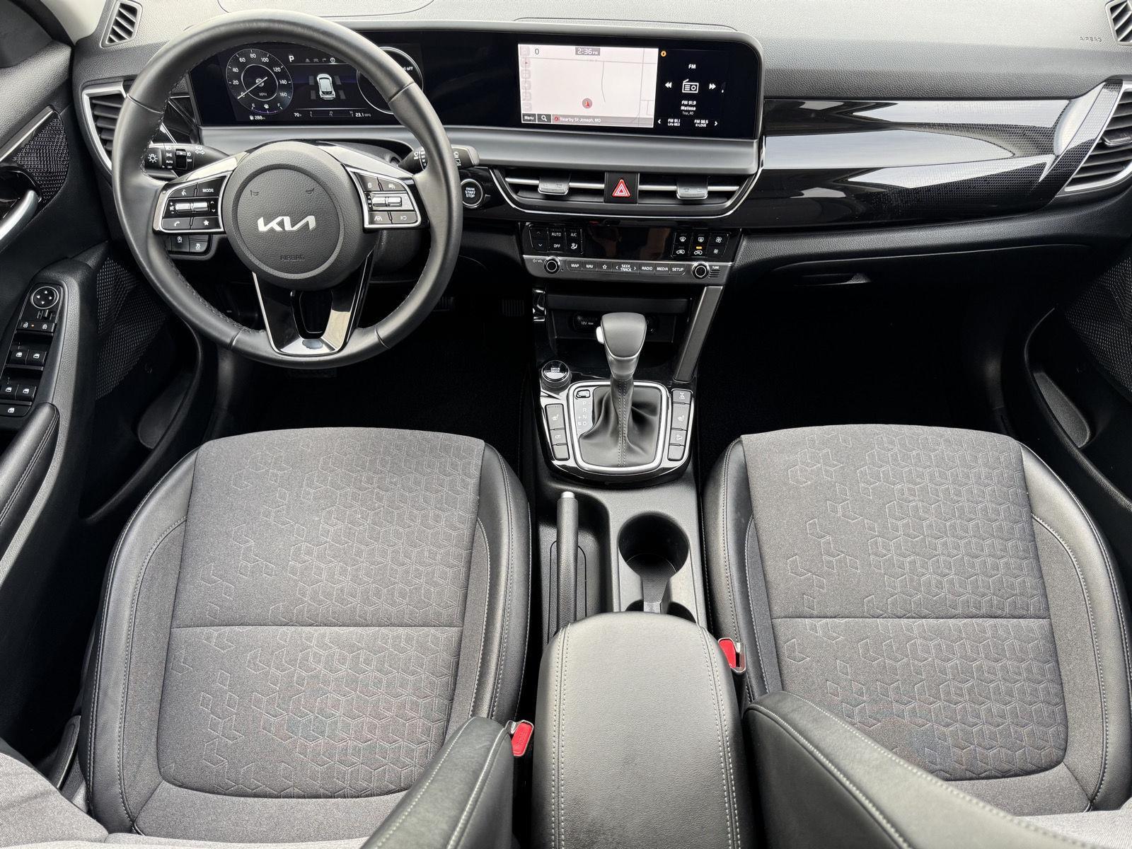 Vehicle photo 21