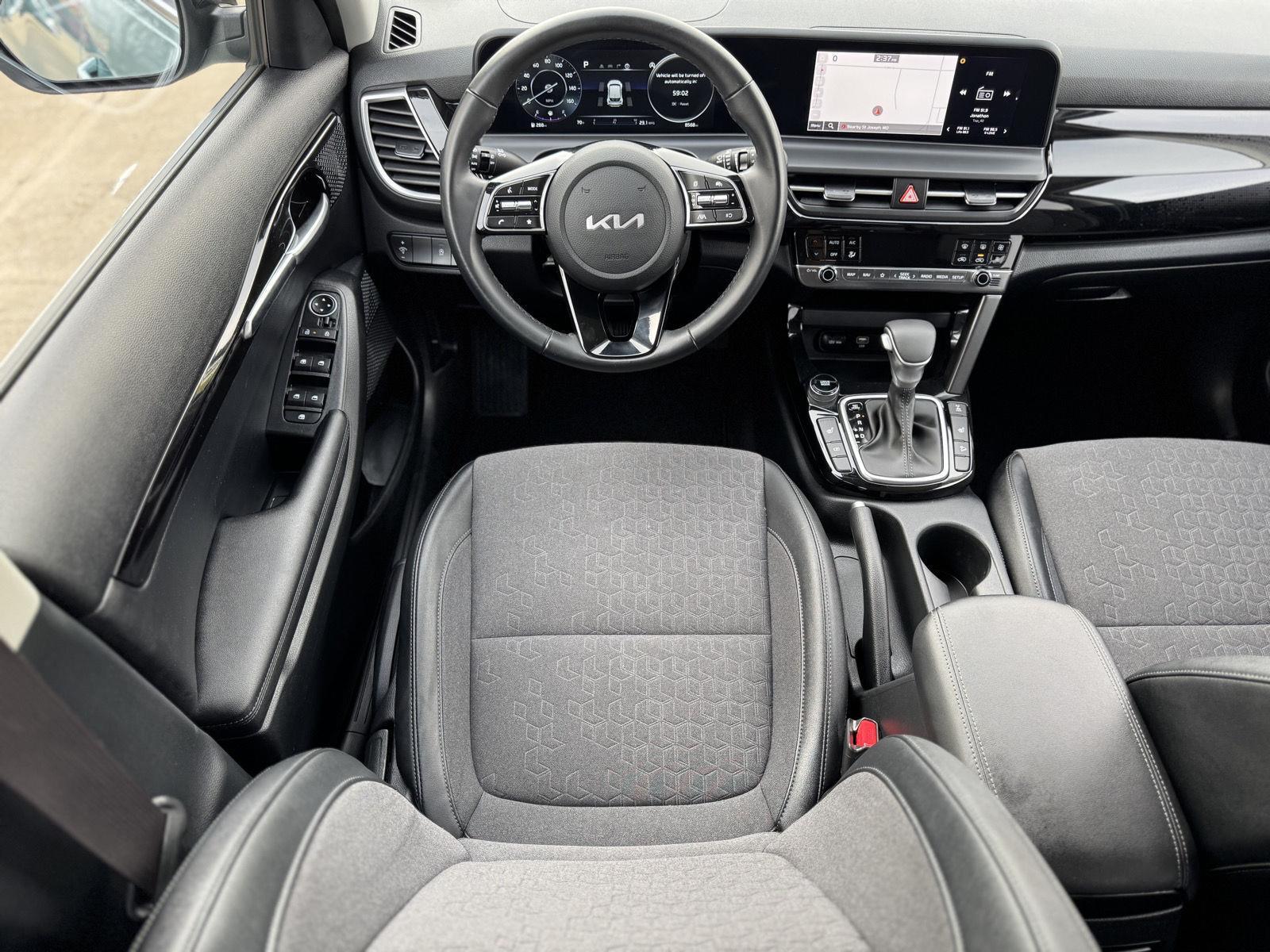 Vehicle photo 22