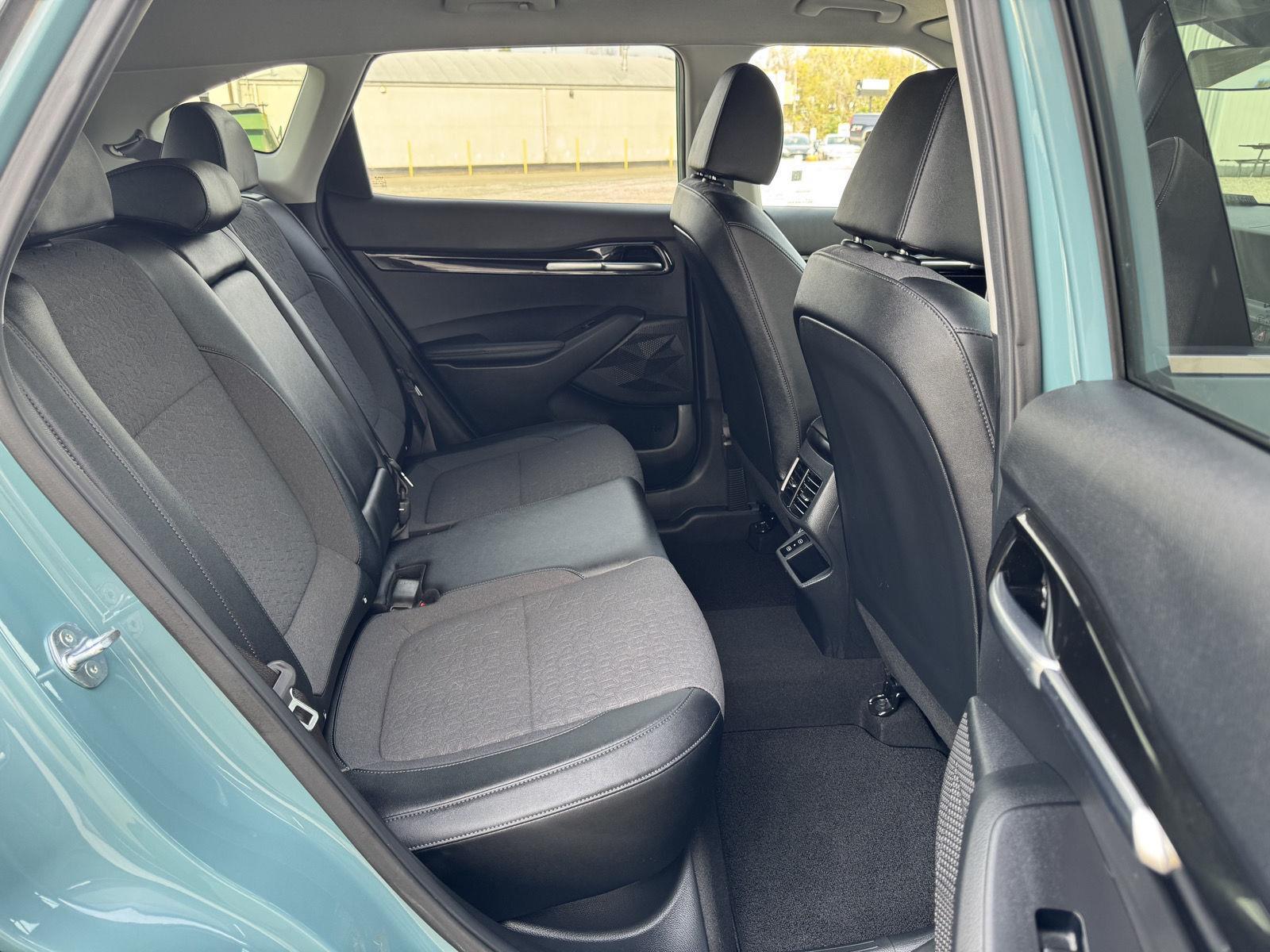Vehicle photo 28