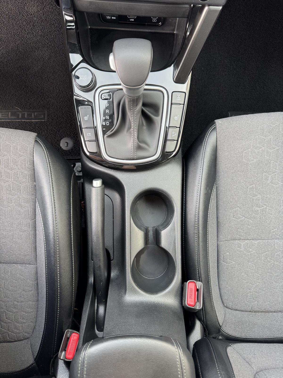 Vehicle photo 36