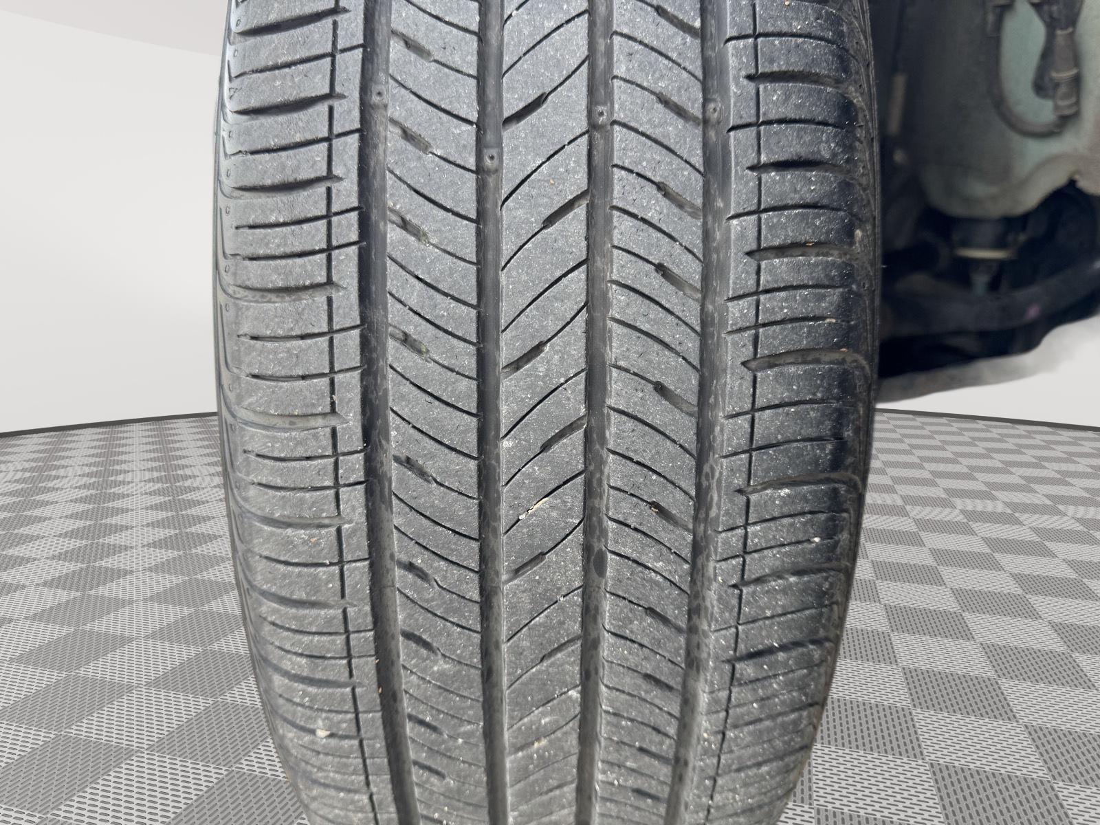 Vehicle photo 12