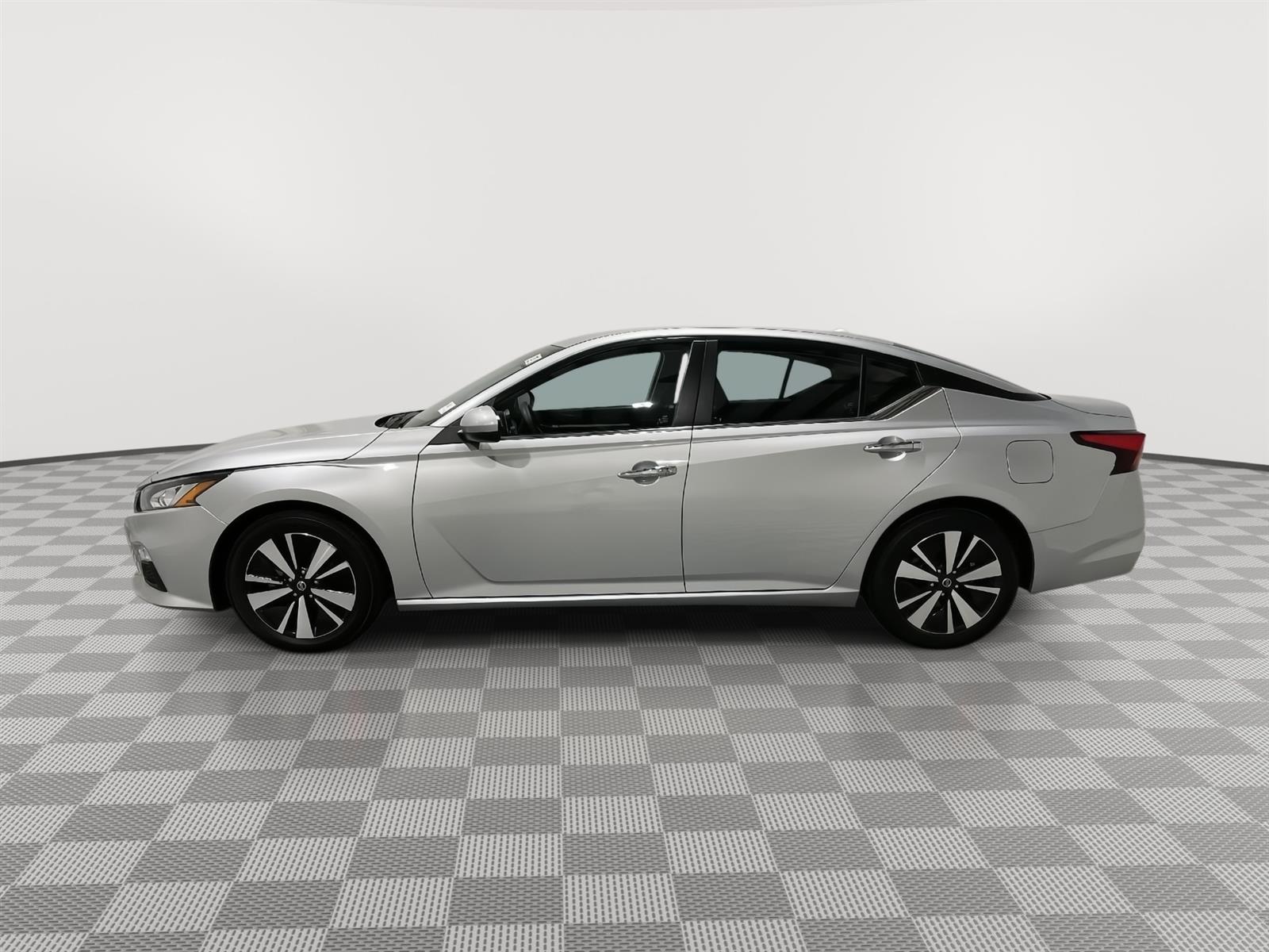 Used 2021 Nissan Altima 2.5 SV Sedan for sale in St Joseph MO