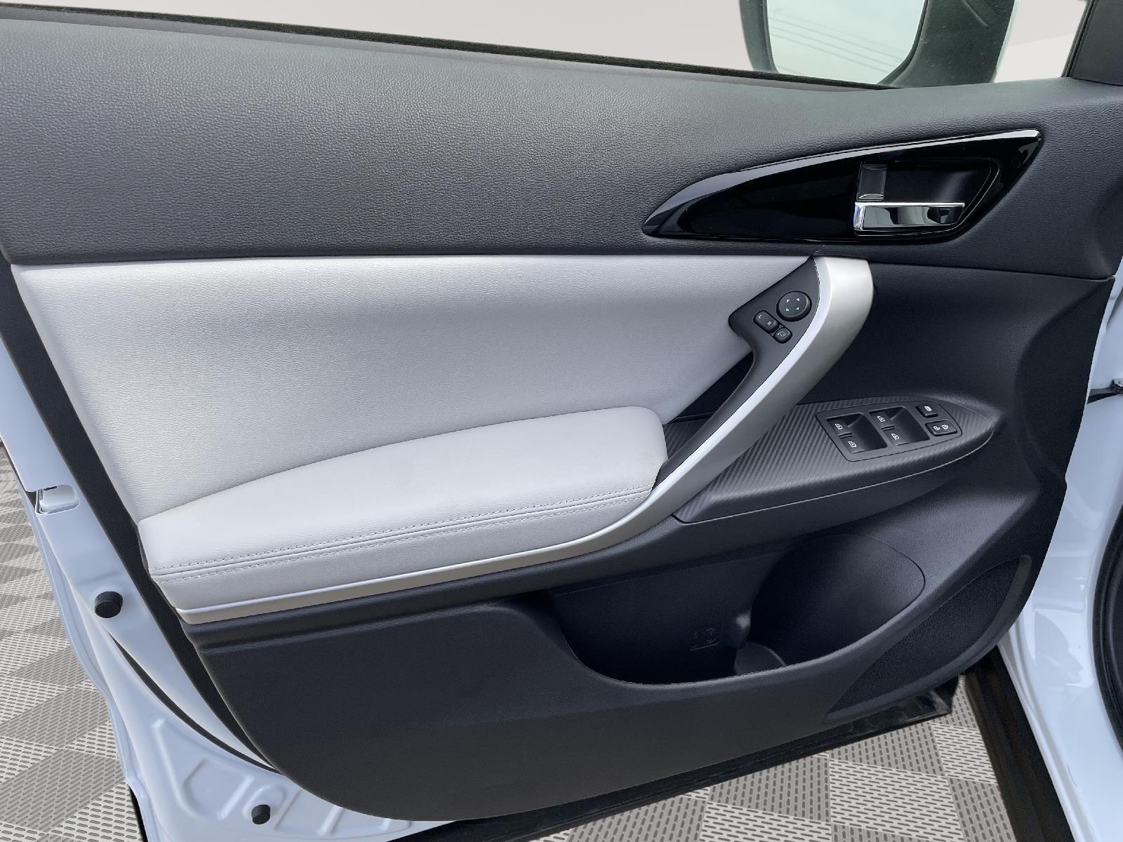 2024 Mitsubishi Eclipse Cross SEL photo 24