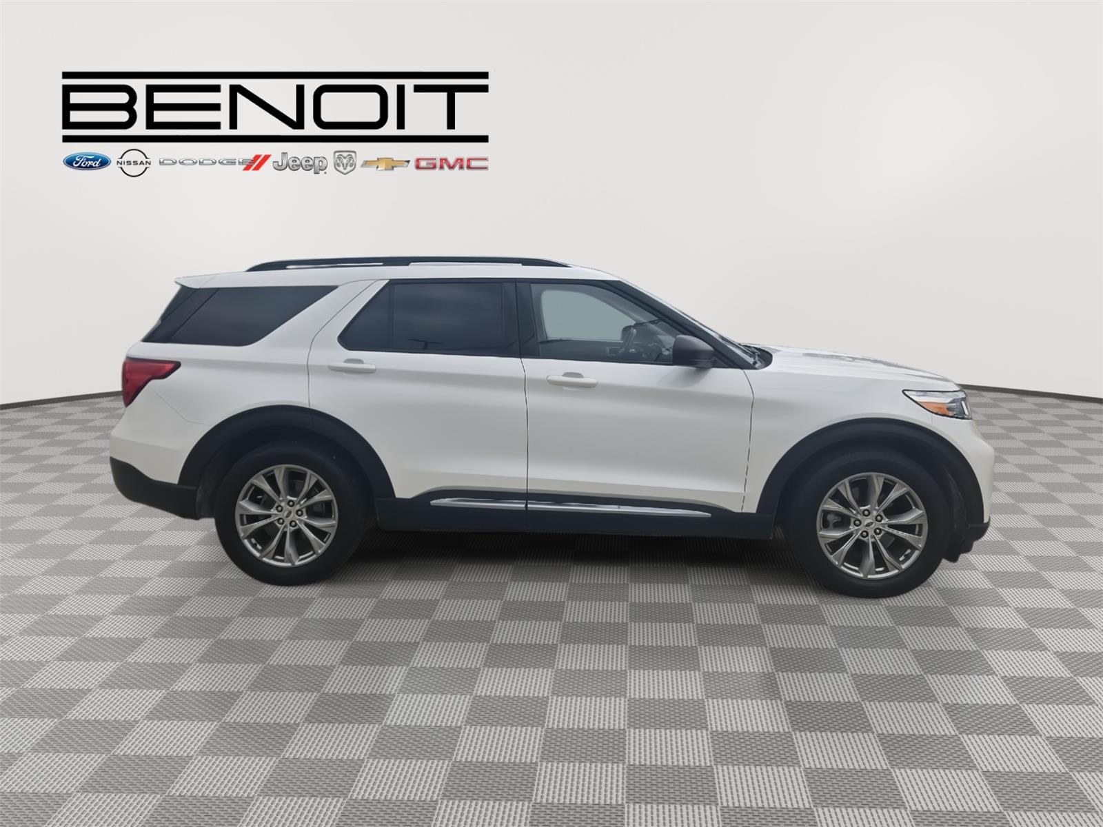 View vehicle photo 4