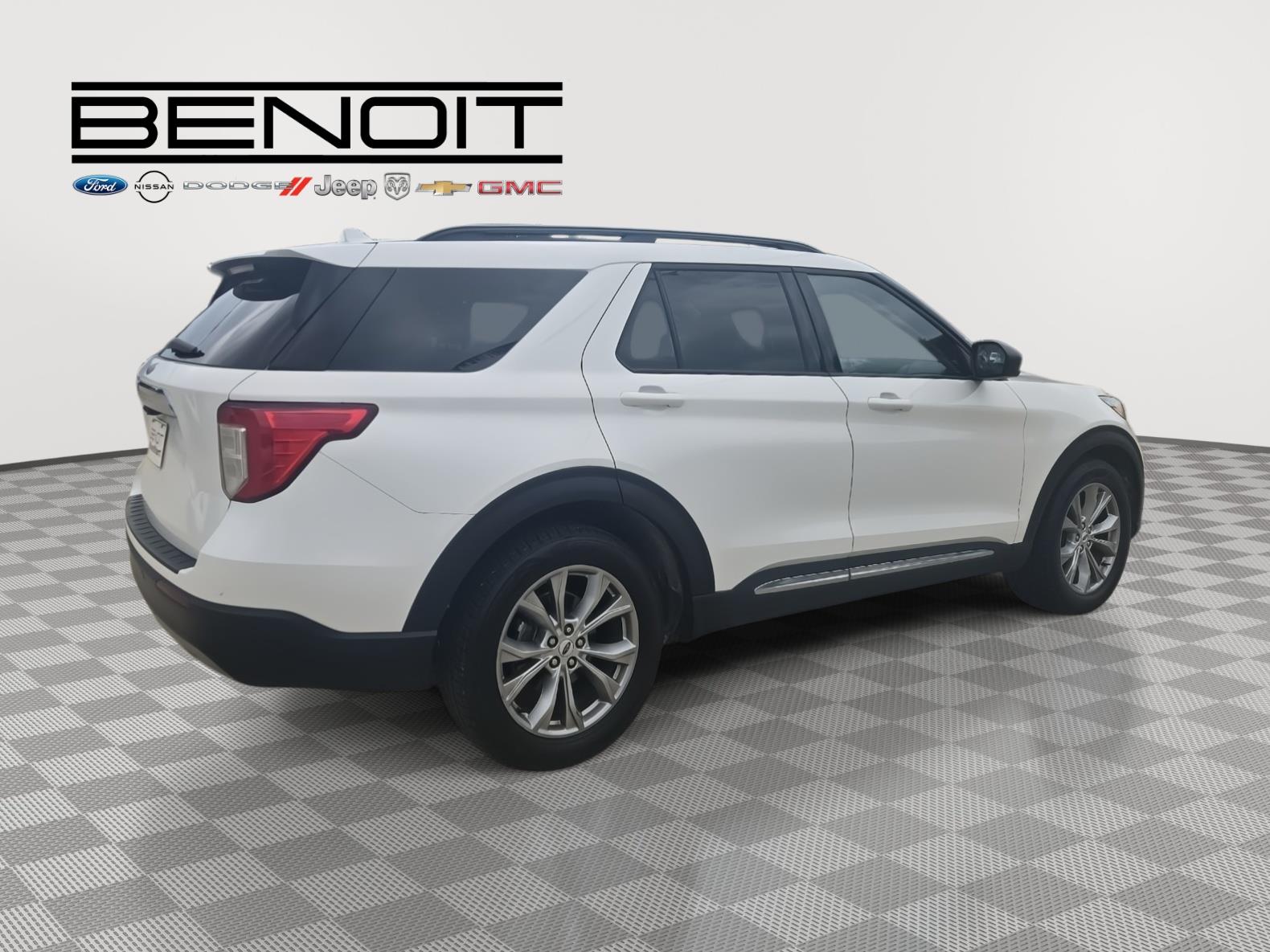View vehicle photo 5
