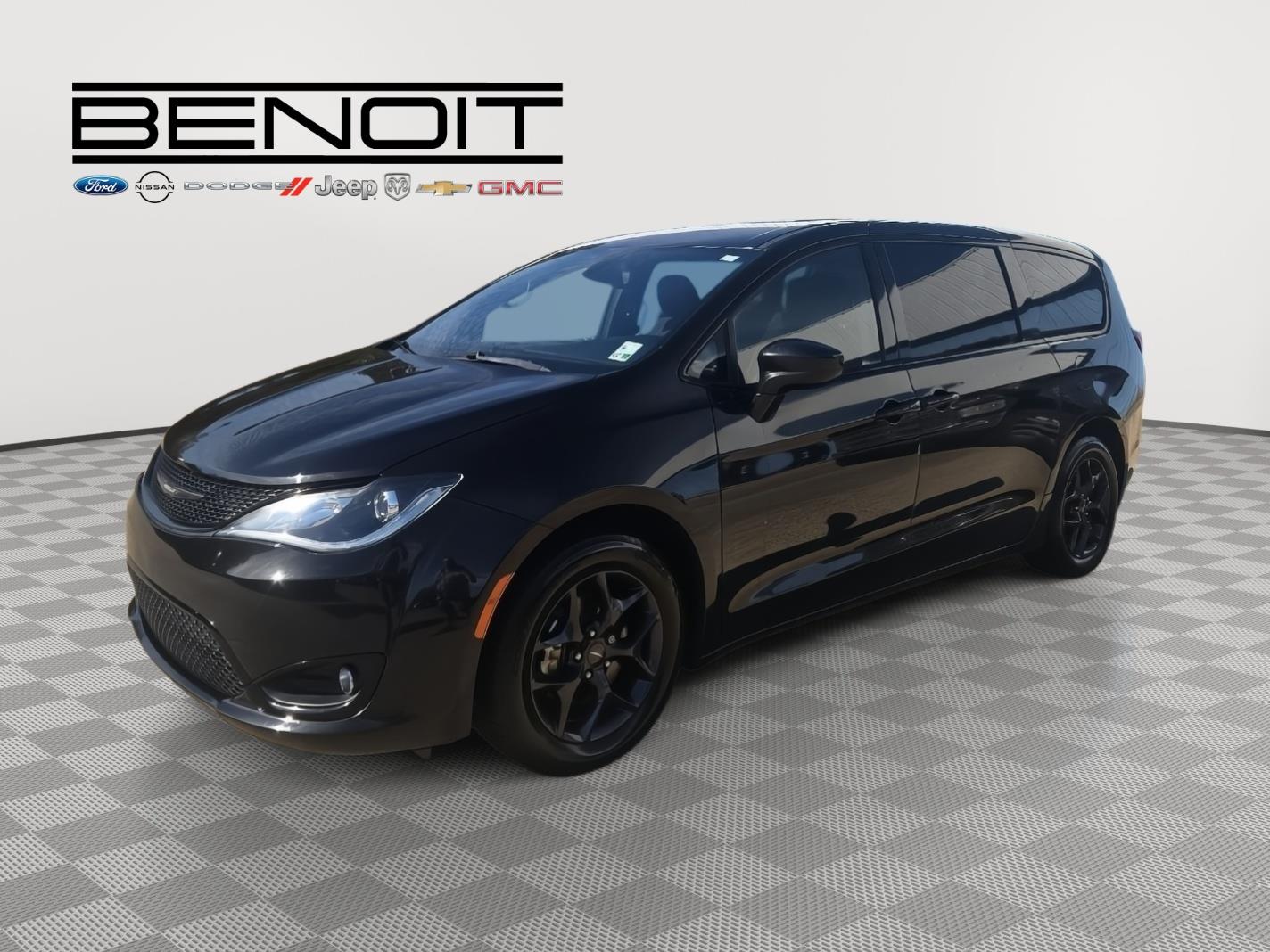 Black 2020 Chrysler Pacifica Minivan Front-Wheel Drive