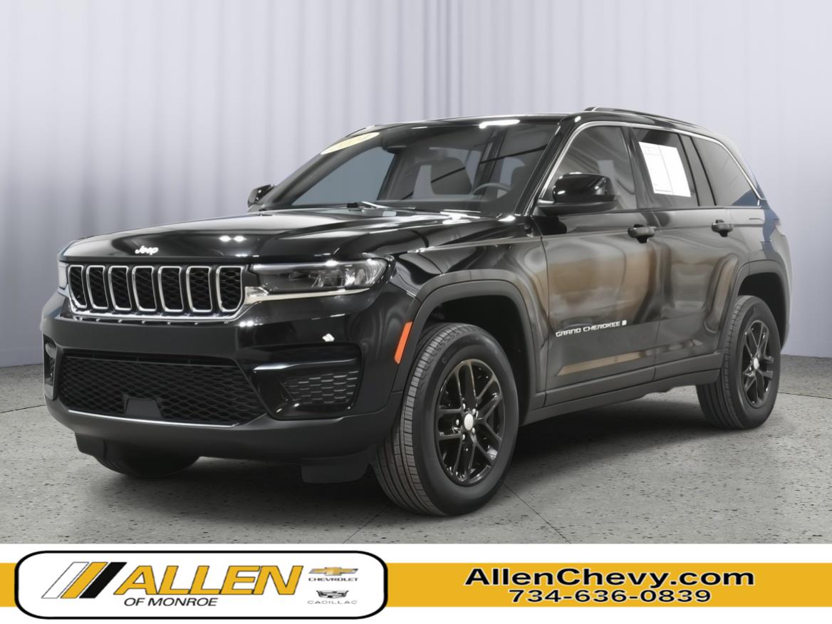 Diamond Black Crystal Pearlcoat 2024 Jeep Grand Cherokee SUV / Crossover Four-Wheel Drive 8-Speed Automatic