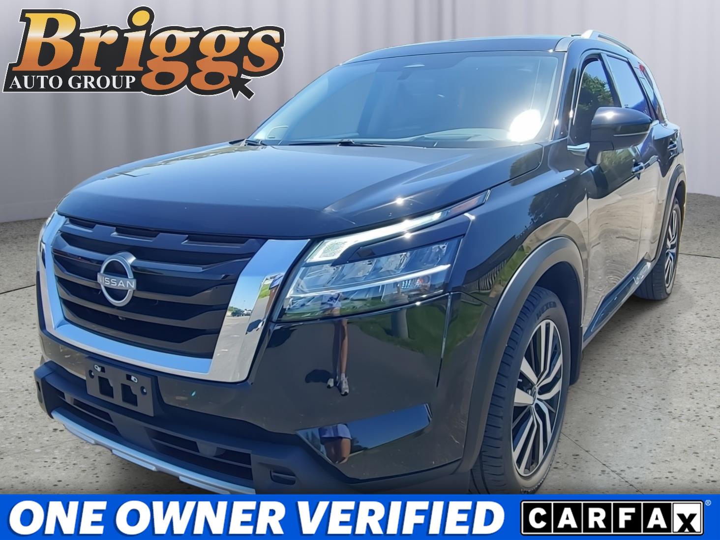 Super Black 2023 Nissan Pathfinder SUV / Crossover Front-Wheel Drive Automatic