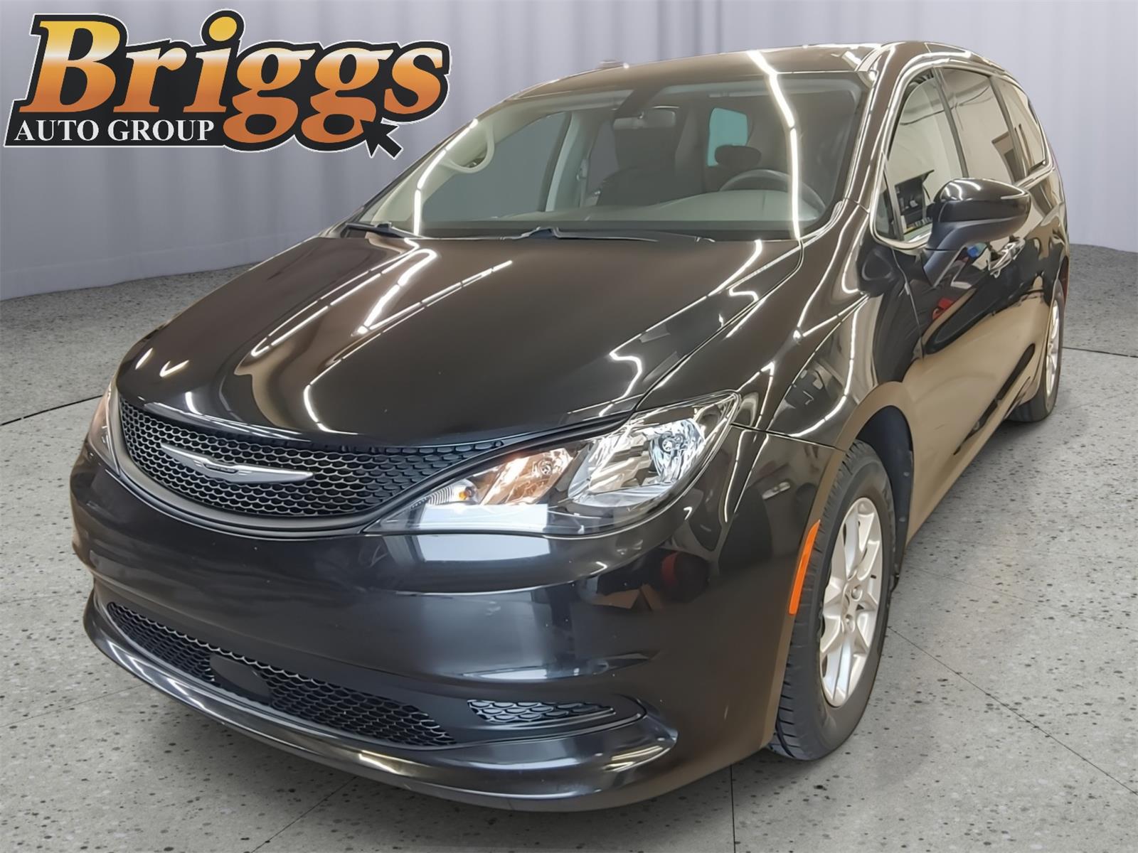 Brilliant Black Crystal Pearlcoat 2022 Chrysler Voyager Minivan Front-Wheel Drive 9-Speed Automatic