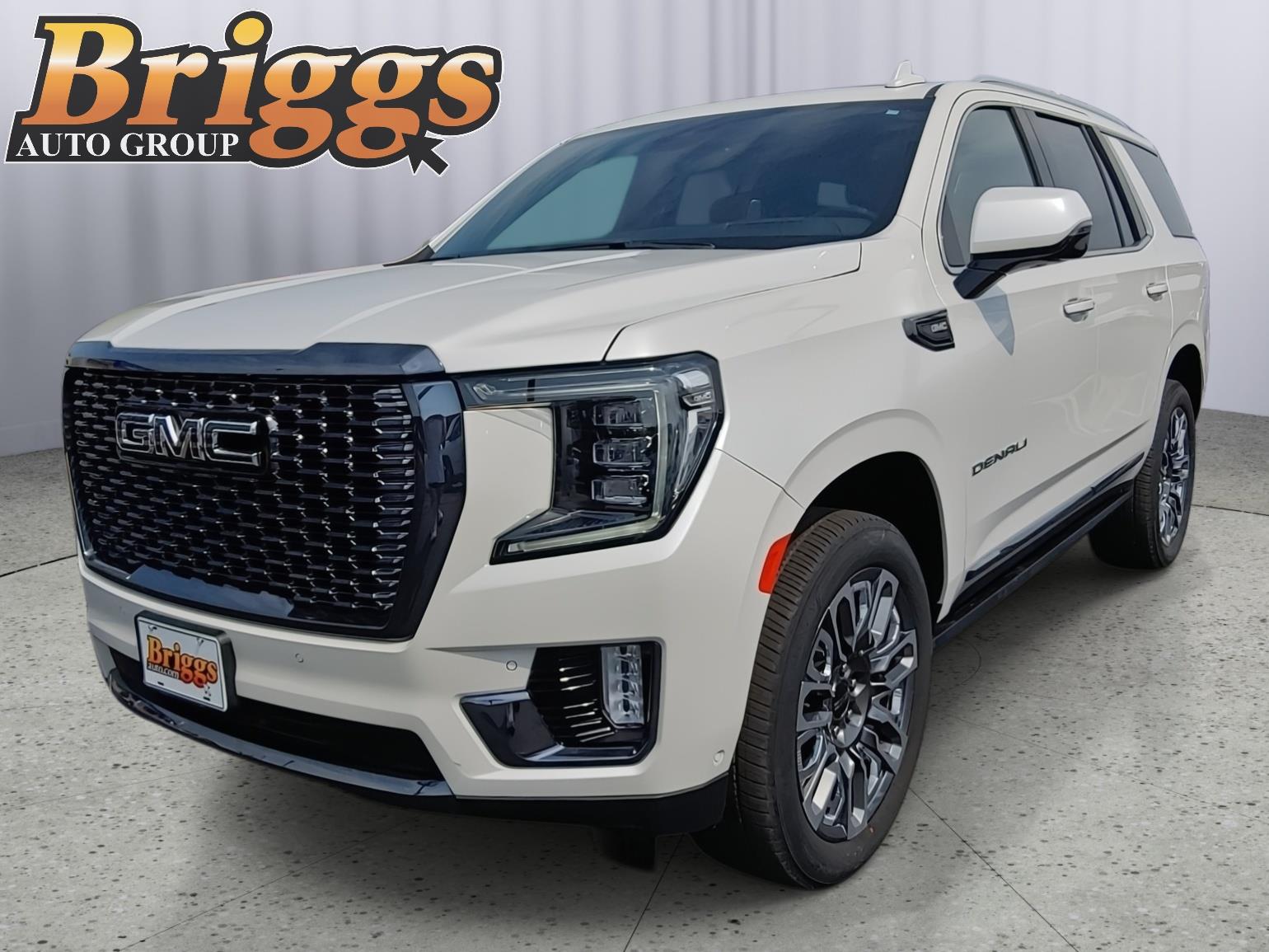 White Frost Tricoat 2023 GMC Yukon SUV / Crossover Four-Wheel Drive Automatic