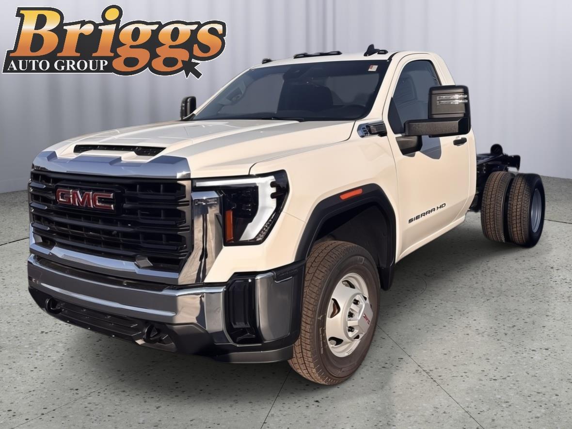 Summit White 2026 GMC Sierra 3500HD Chassis Pickup Truck Four-Wheel Drive Automatic