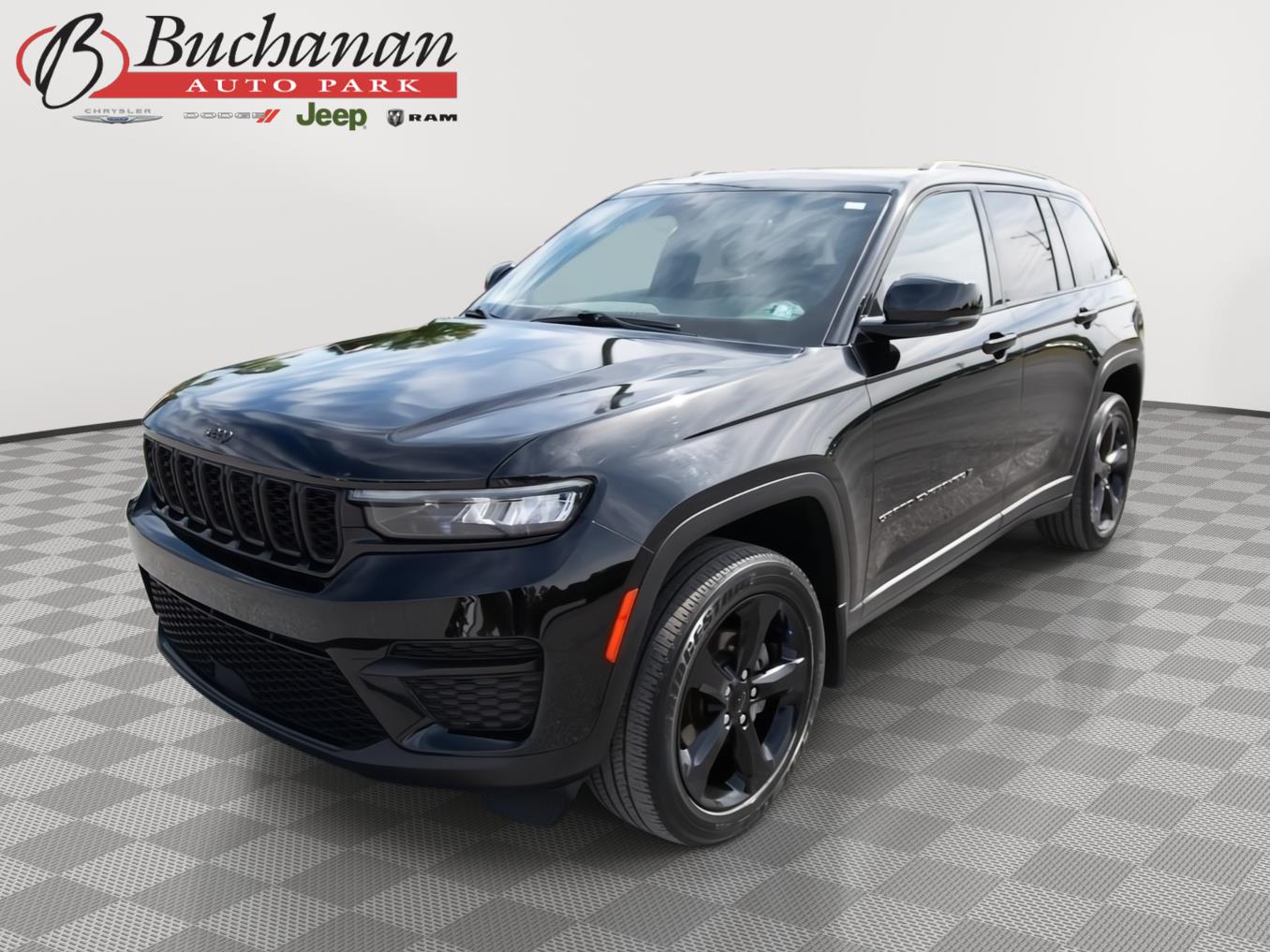 Diamond Black Crystal Pearlcoat 2023 Jeep Grand Cherokee SUV / Crossover Four-Wheel Drive 8-Speed Automatic