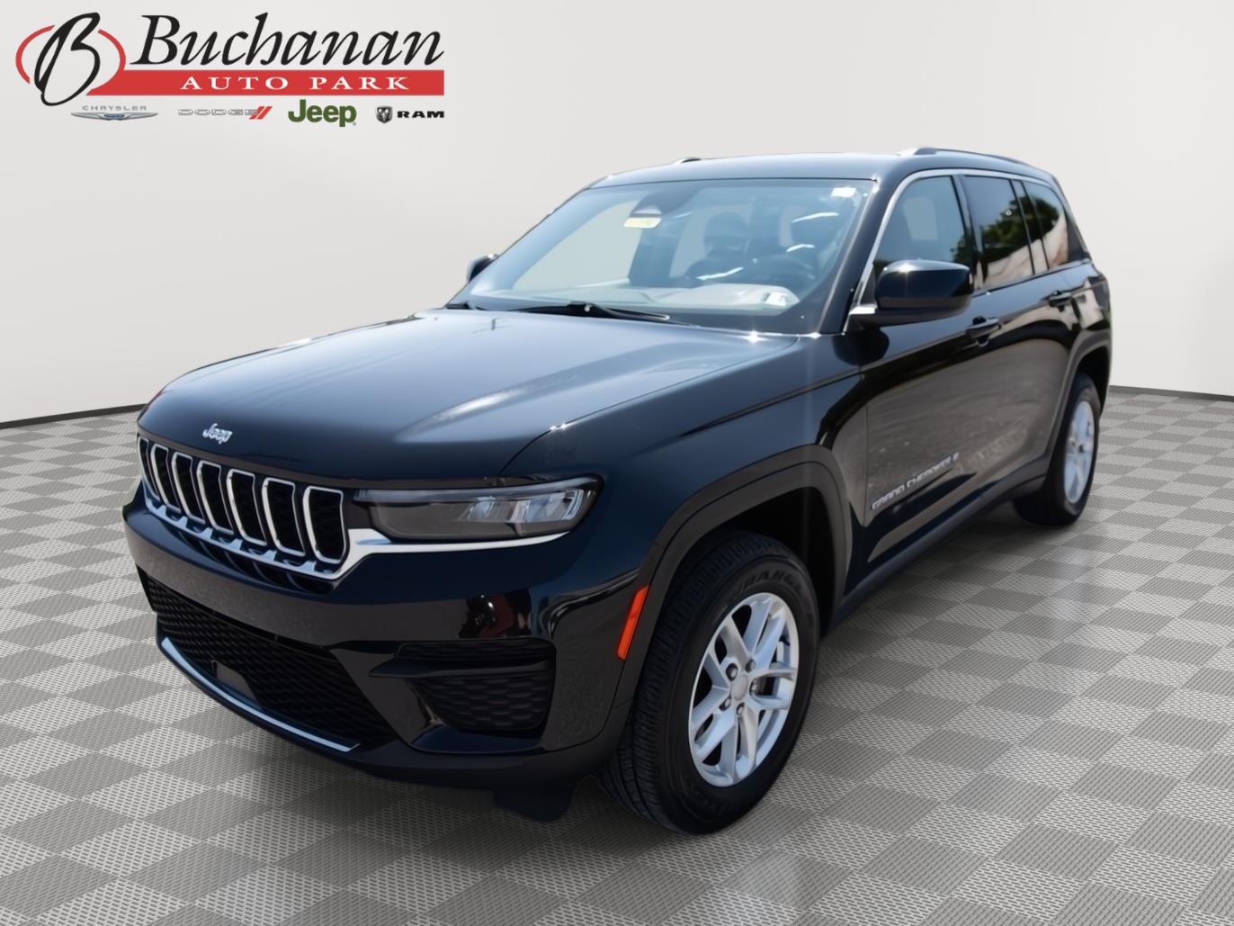 Diamond Black Crystal Pearlcoat 2023 Jeep Grand Cherokee SUV / Crossover Four-Wheel Drive 8-Speed Automatic