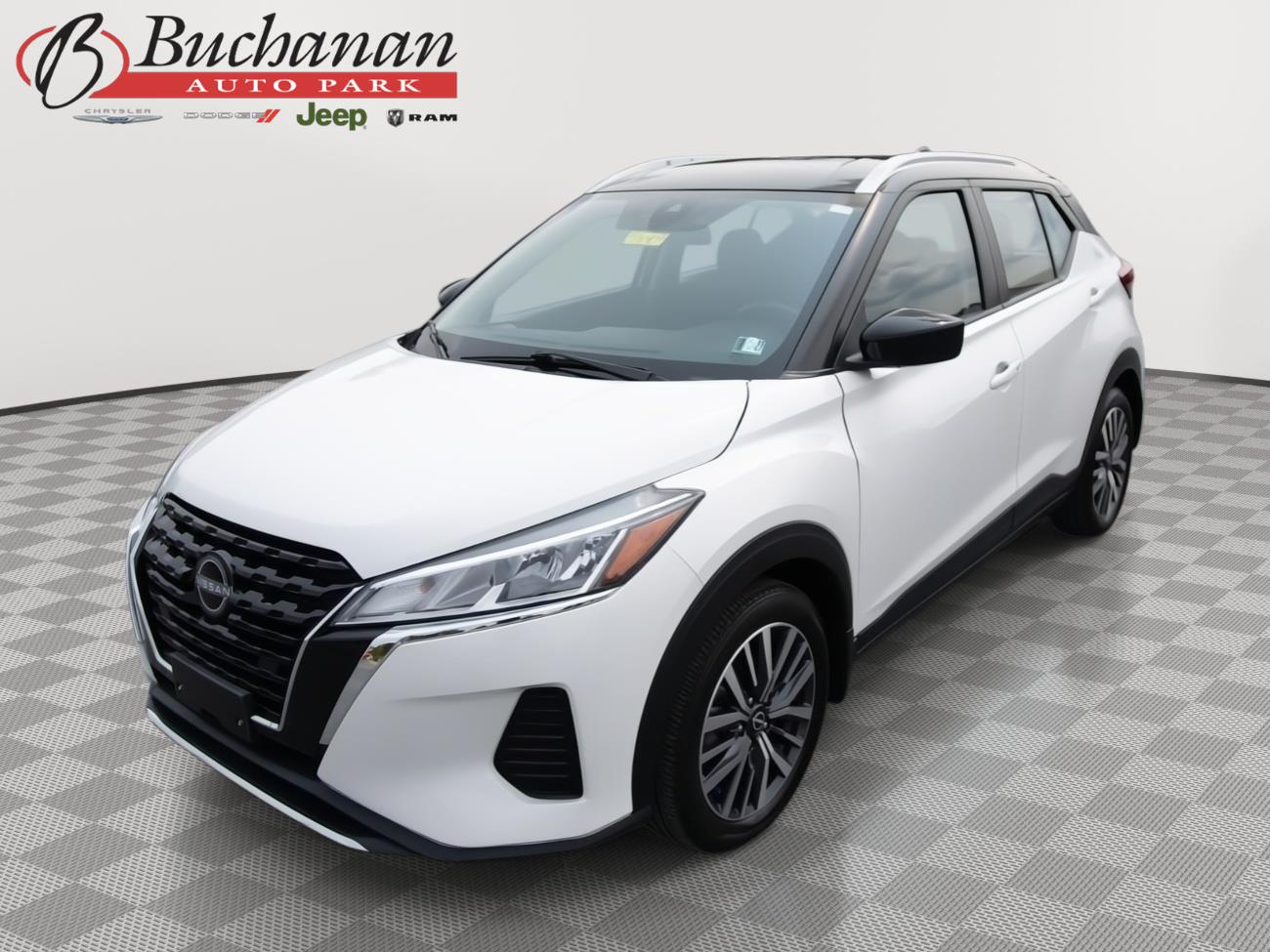 Aspen White Tricoat/Super Black 2023 Nissan Kicks SUV / Crossover Front-Wheel Drive Continuously Variable Transmission