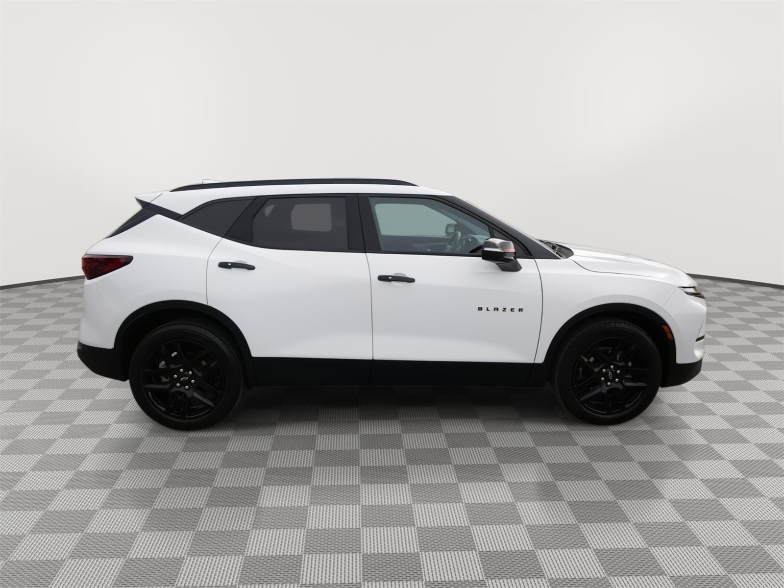 View vehicle photo 4