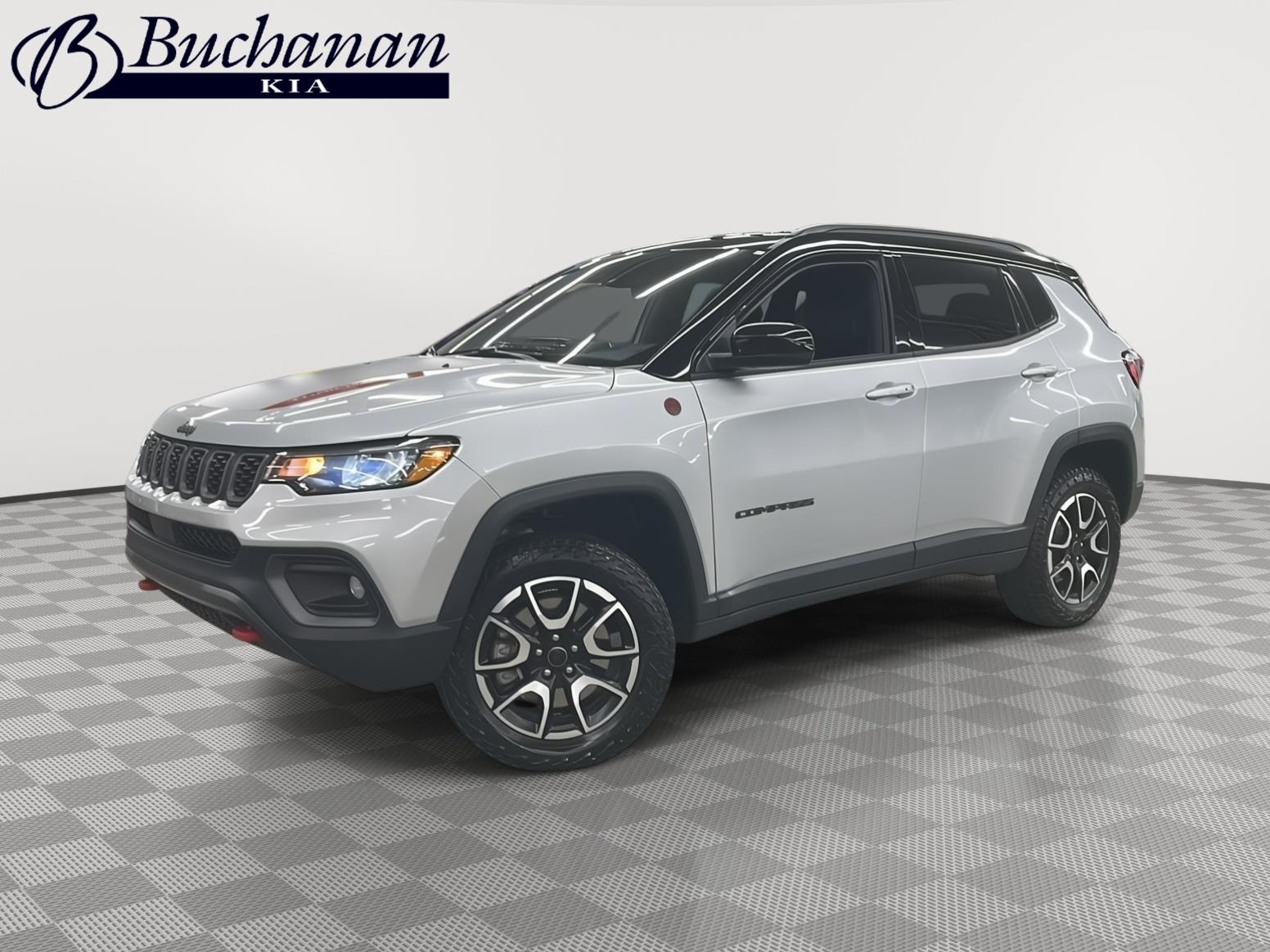 Silver Zynith Metallic Clearcoat 2025 Jeep Compass Trailhawk 4WD SUV / Crossover Four-Wheel Drive 8-Speed Automatic