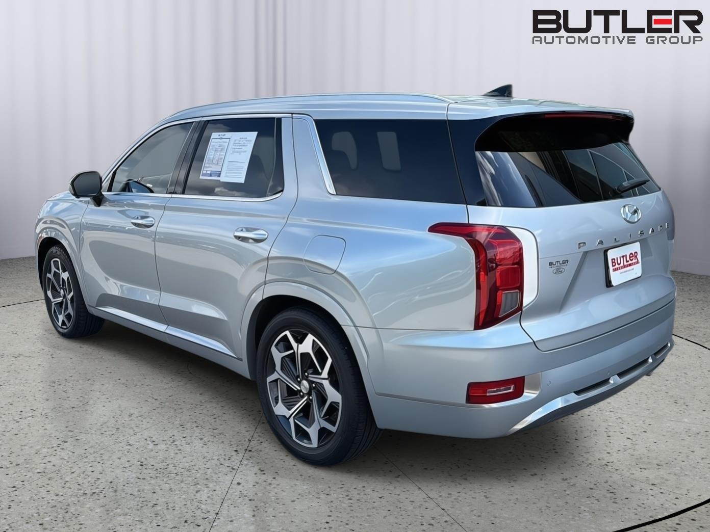 View vehicle photo 4
