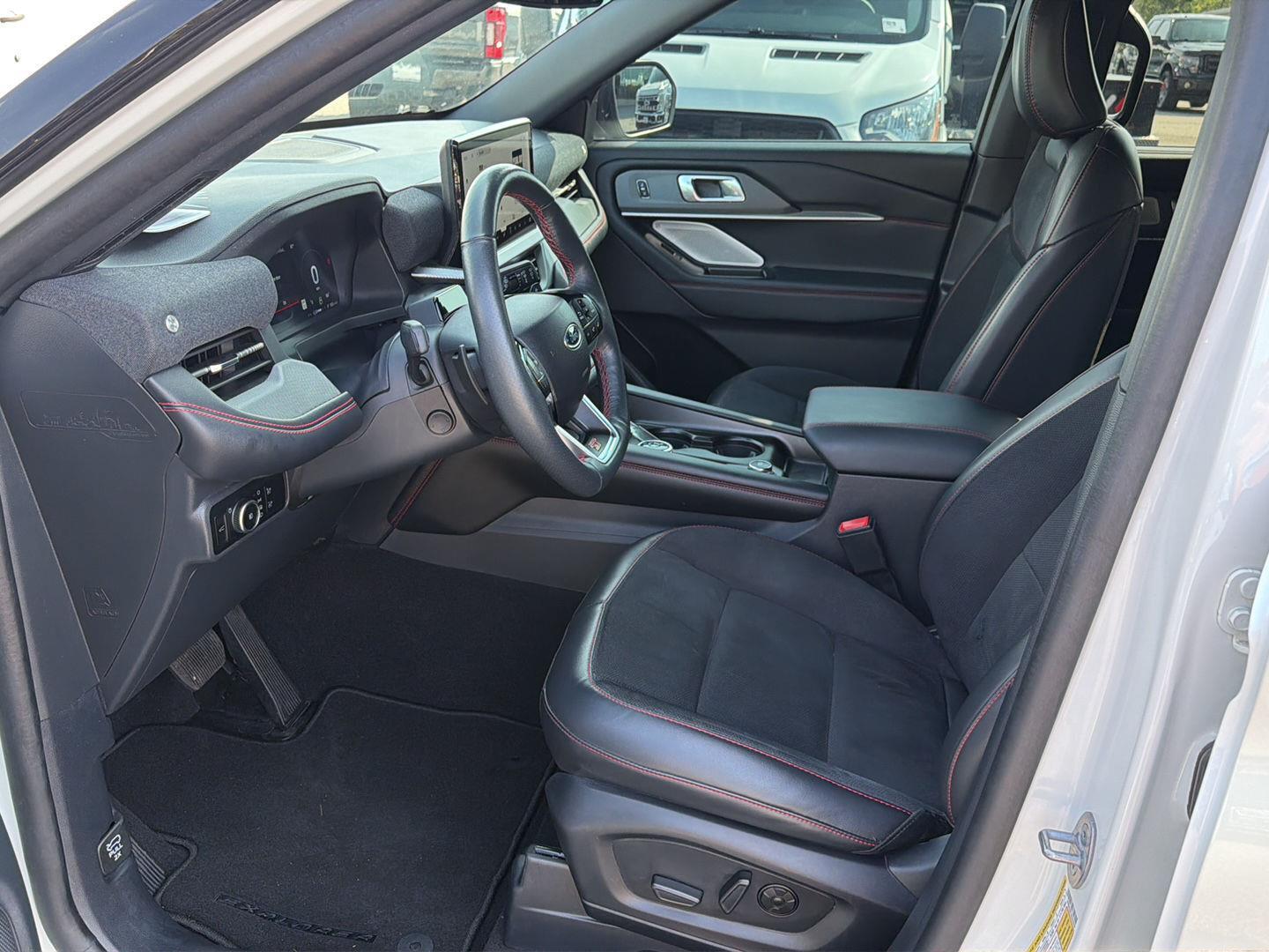 Used 2025 Ford Explorer SUV