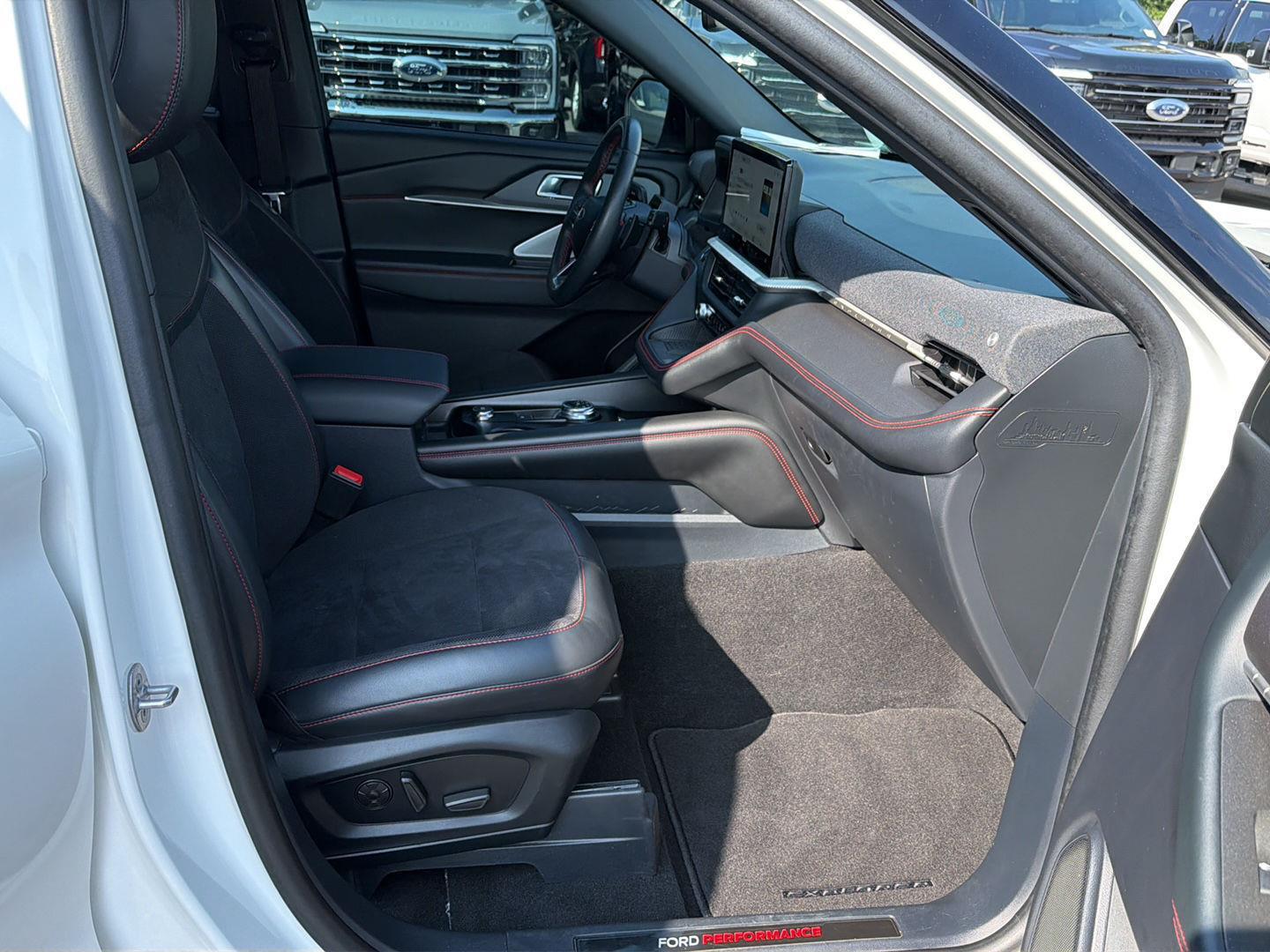 Used 2025 Ford Explorer SUV