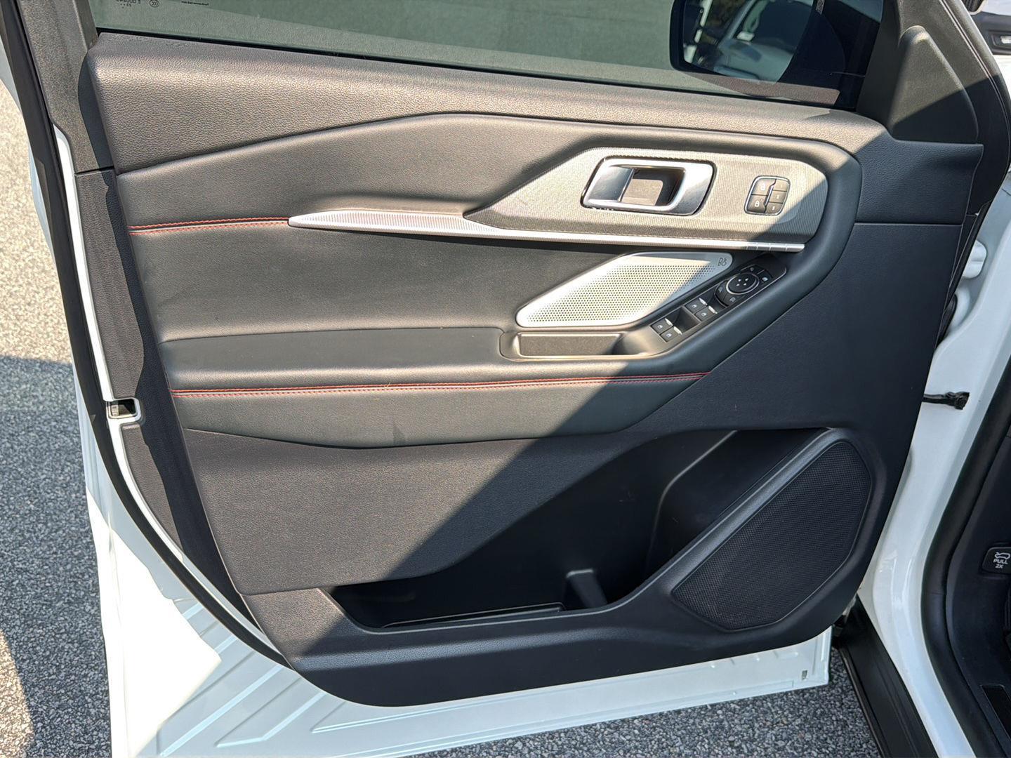 Used 2025 Ford Explorer SUV