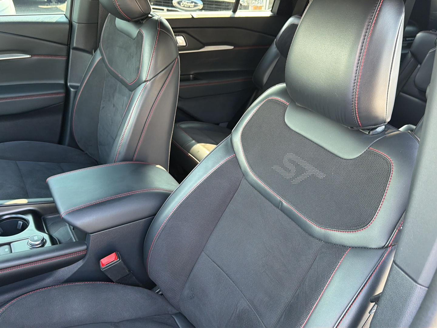 Used 2025 Ford Explorer SUV
