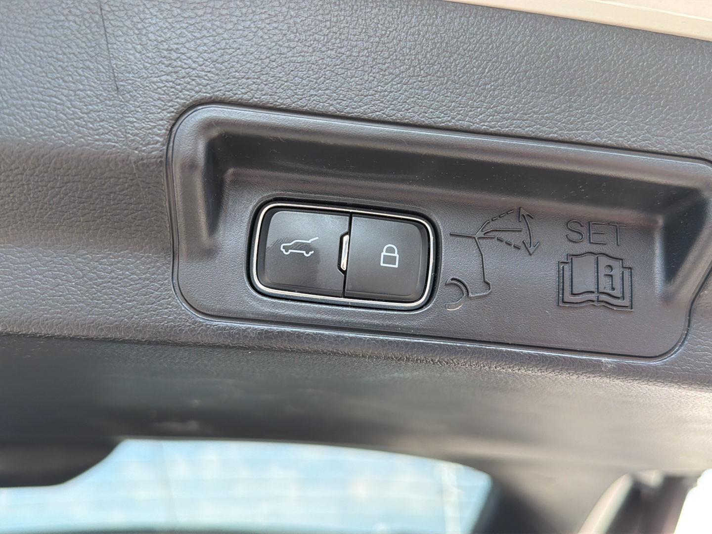 Used 2025 Ford Explorer SUV
