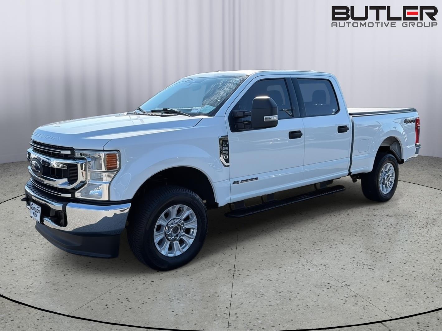 Oxford White 2022 Ford F-250 Super Duty Pickup Truck Four-Wheel Drive Automatic