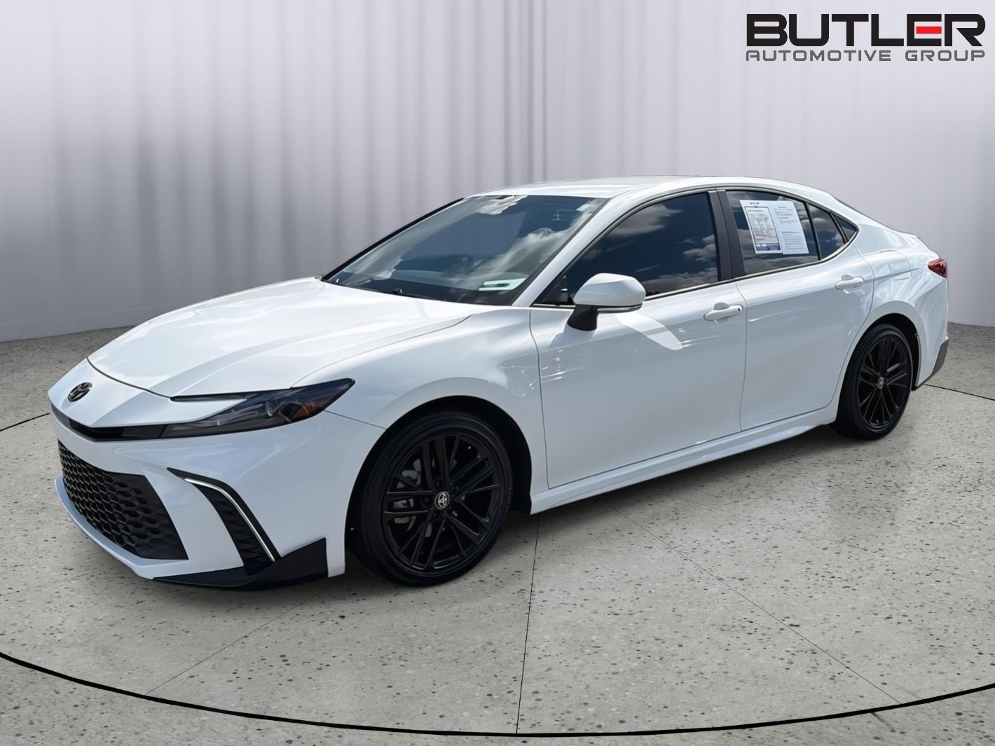  2025 Toyota Camry SE FWD   