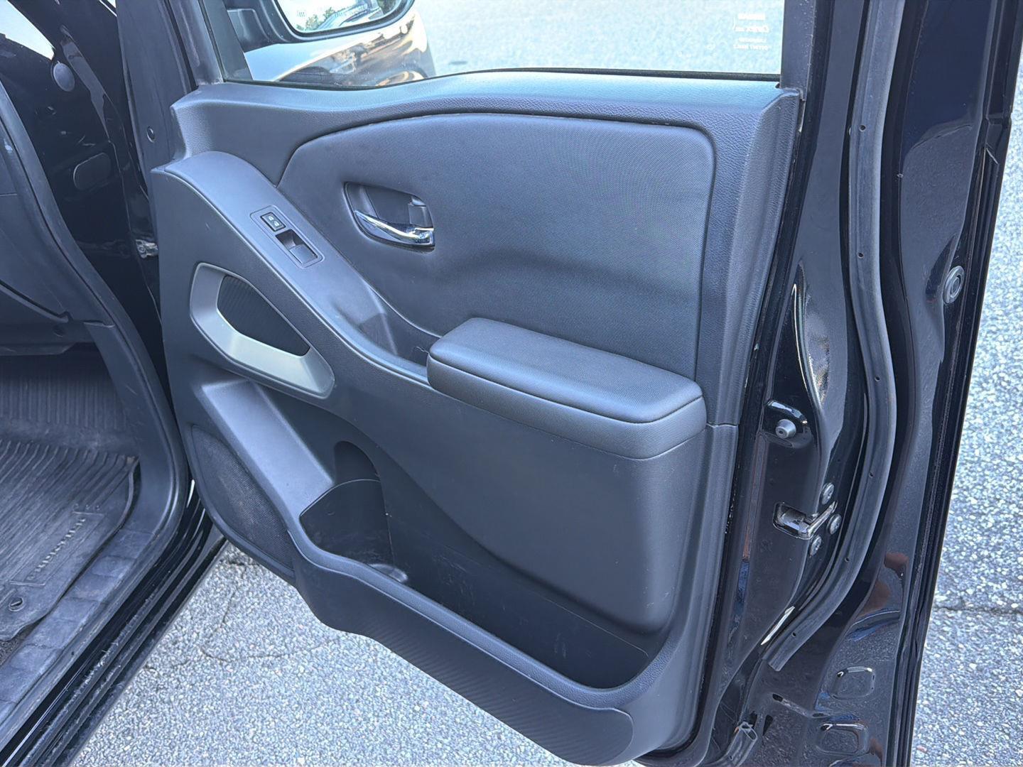 Used 2024 Nissan Frontier Truck