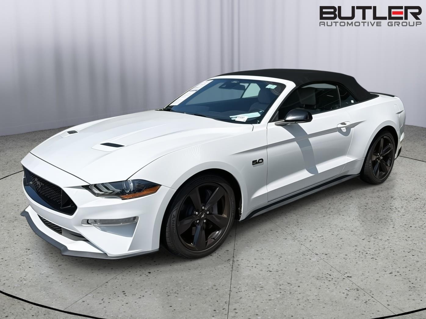 Oxford White 2021 Ford Mustang Convertible Rear-Wheel Drive 6-Speed Manual