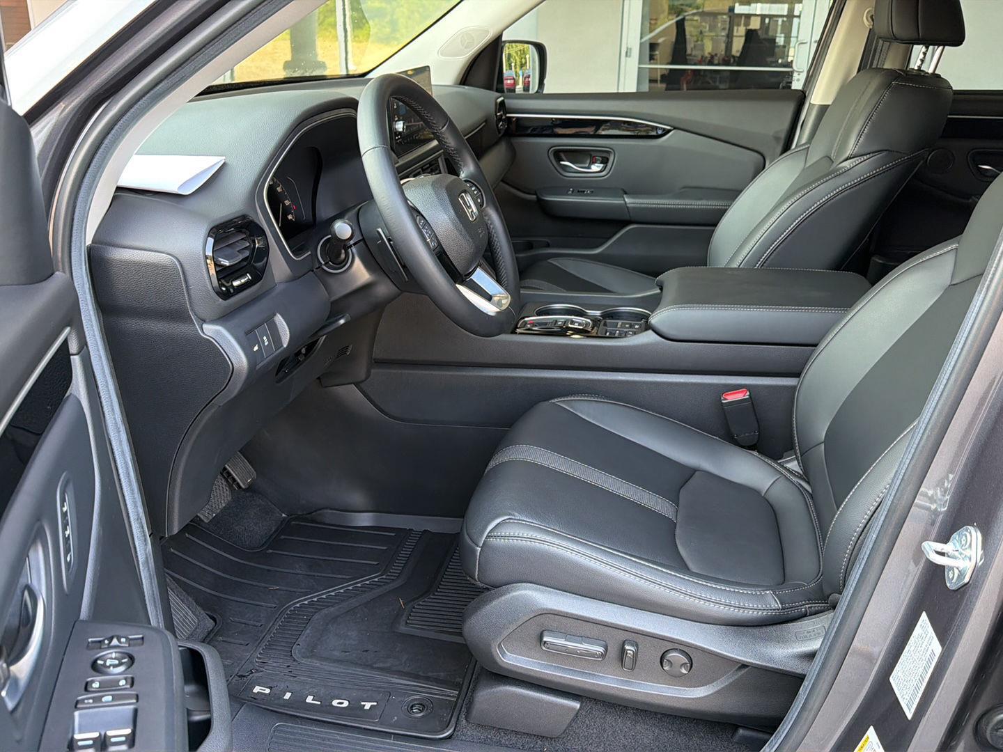Used 2025 Honda Pilot SUV