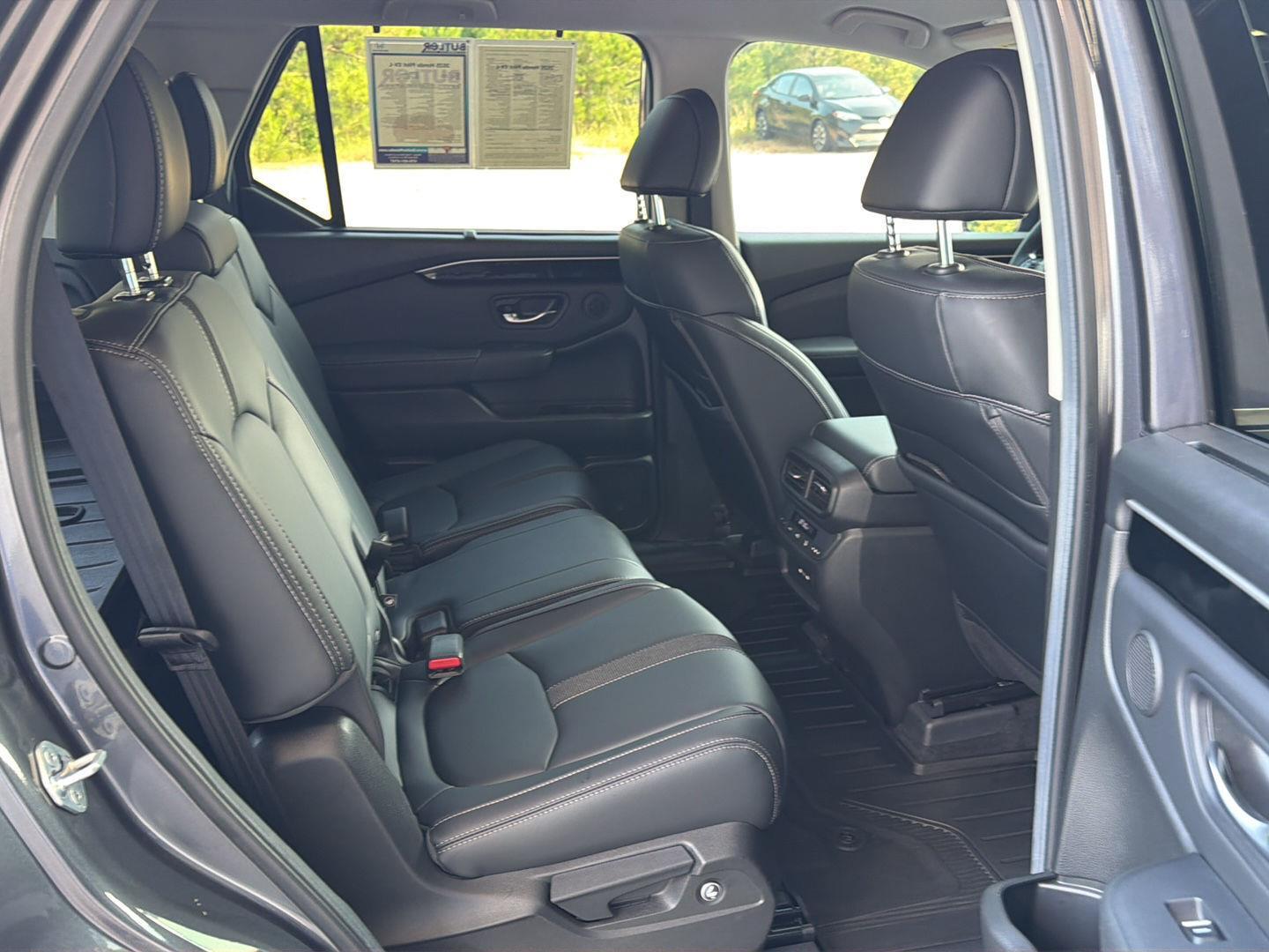 Used 2025 Honda Pilot SUV