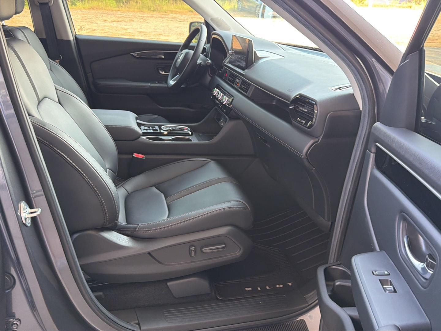 Used 2025 Honda Pilot SUV