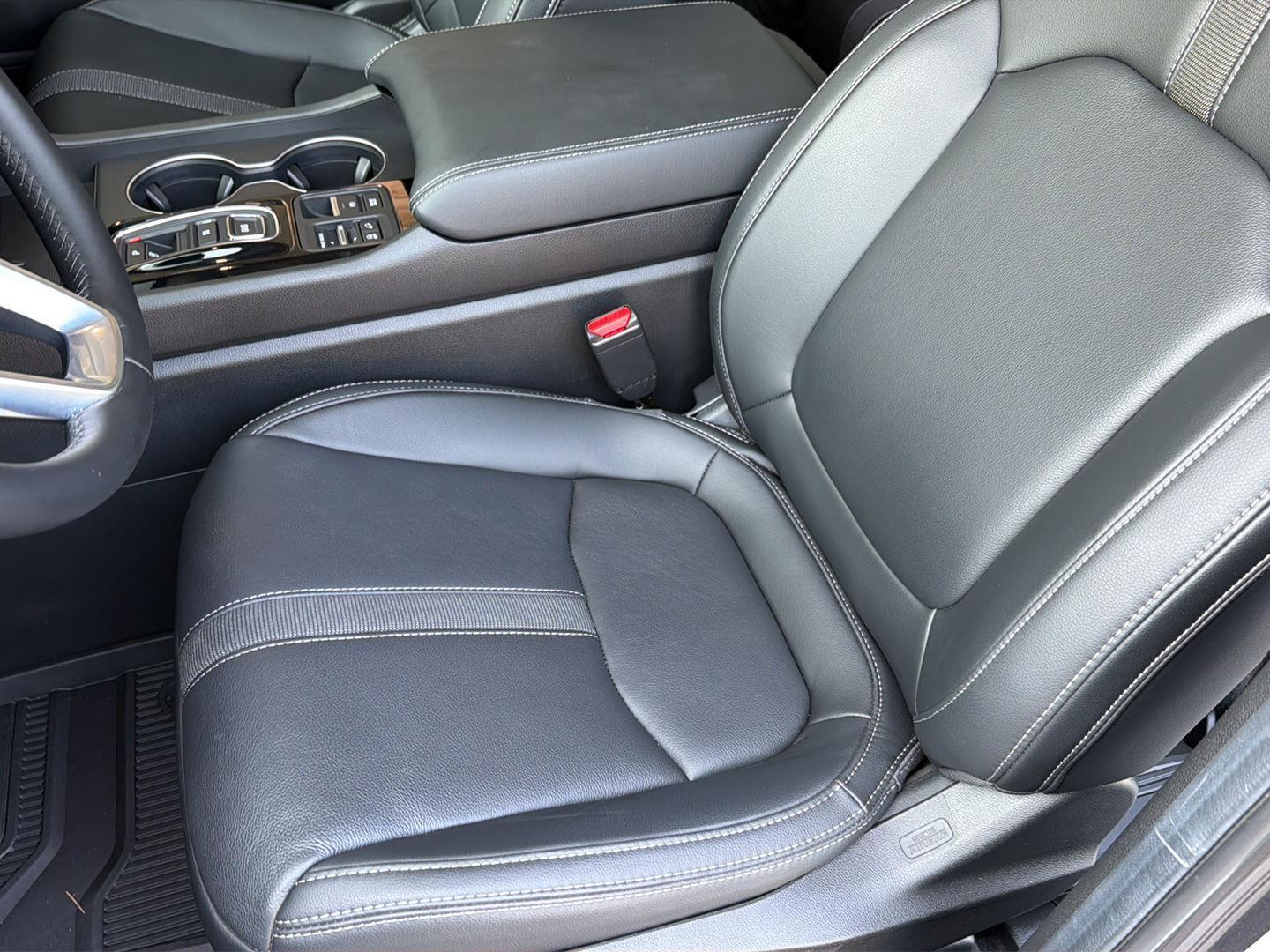 Used 2025 Honda Pilot SUV