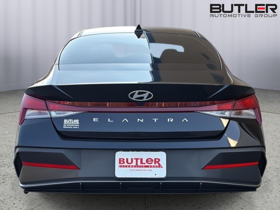 Used 2025 Hyundai Elantra Sedan