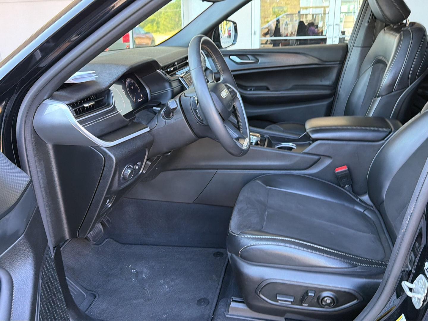Used 2023 Jeep Grand Cherokee SUV