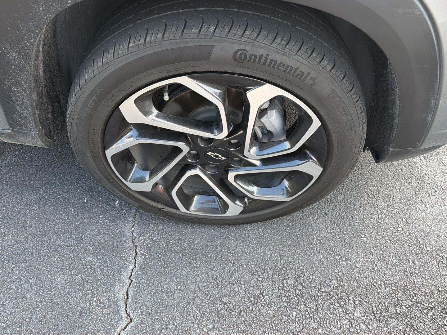 Used 2025 Chevrolet Trax SUV