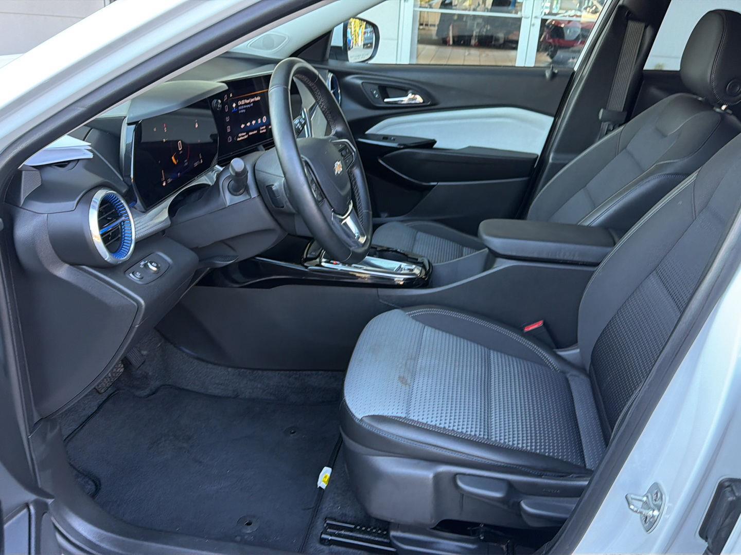 Used 2025 Chevrolet Trax SUV