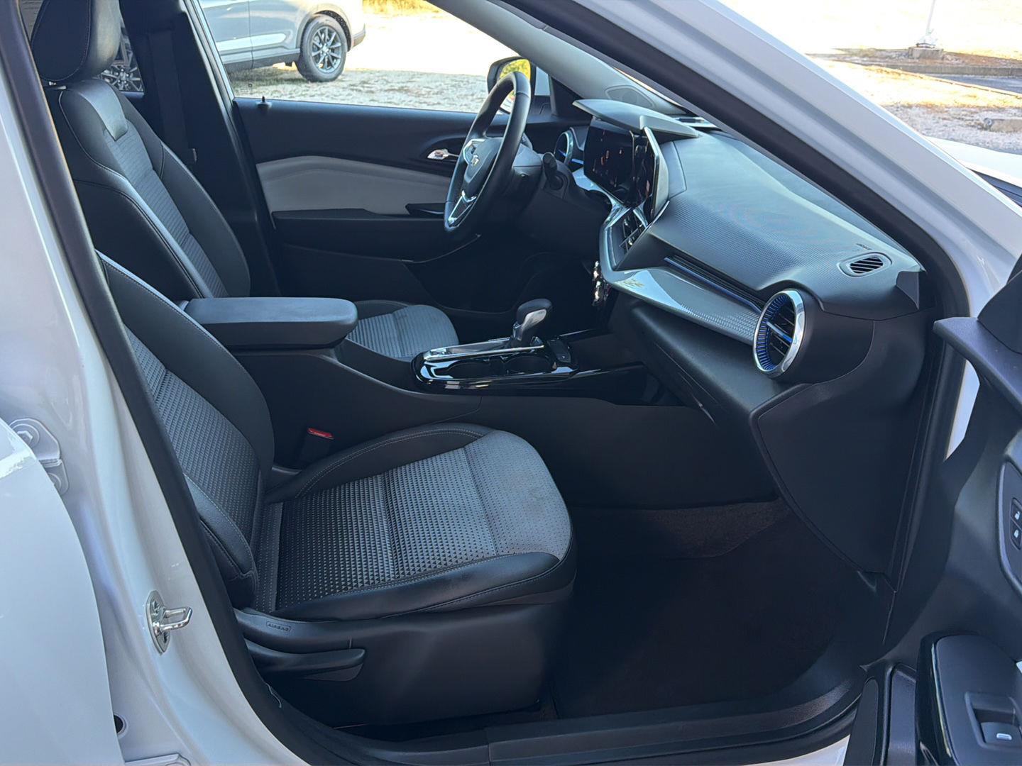 Used 2025 Chevrolet Trax SUV