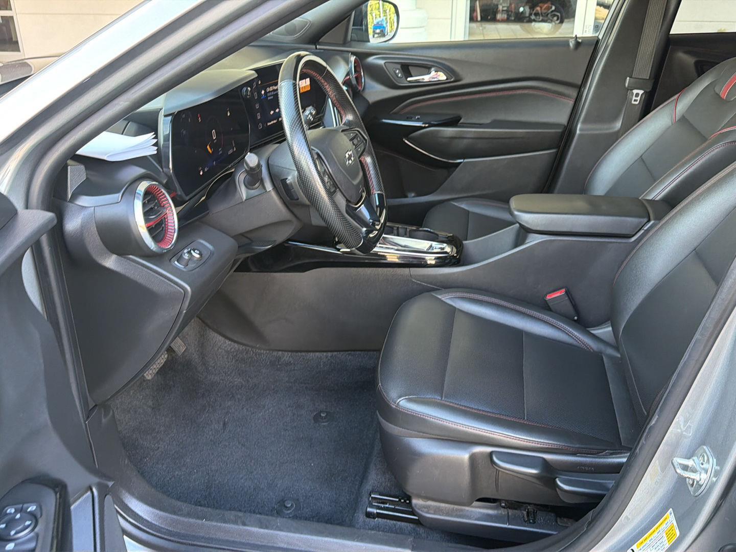Used 2025 Chevrolet Trax SUV