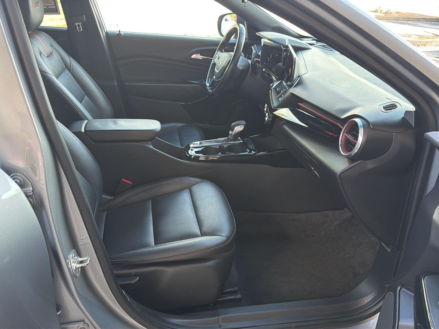 Used 2025 Chevrolet Trax SUV