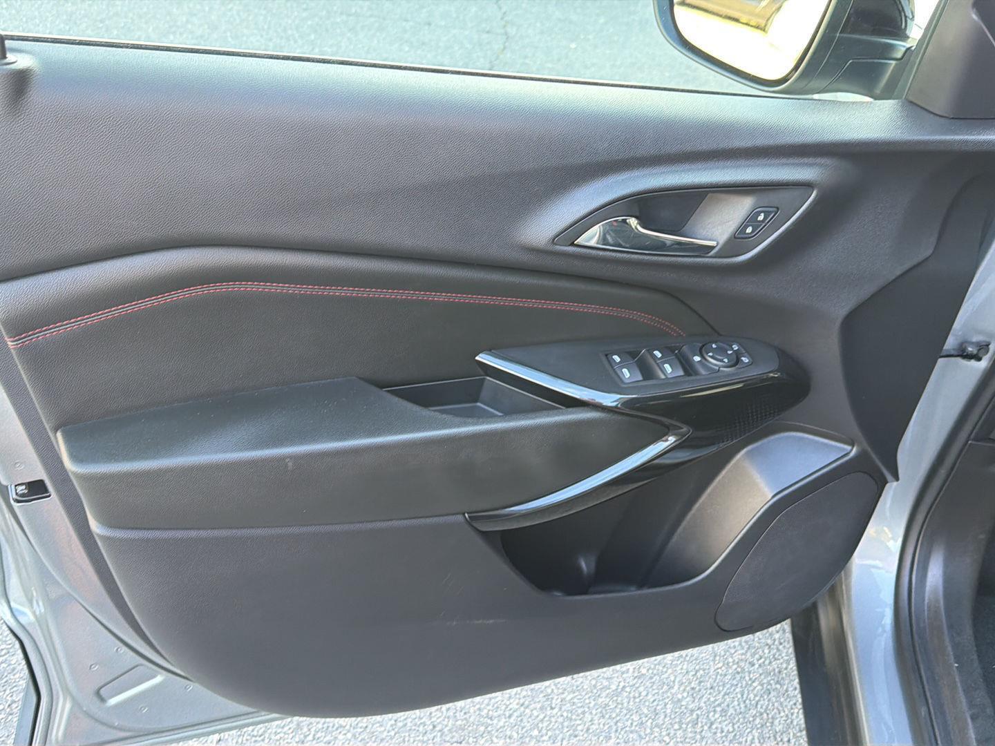 Used 2025 Chevrolet Trax SUV