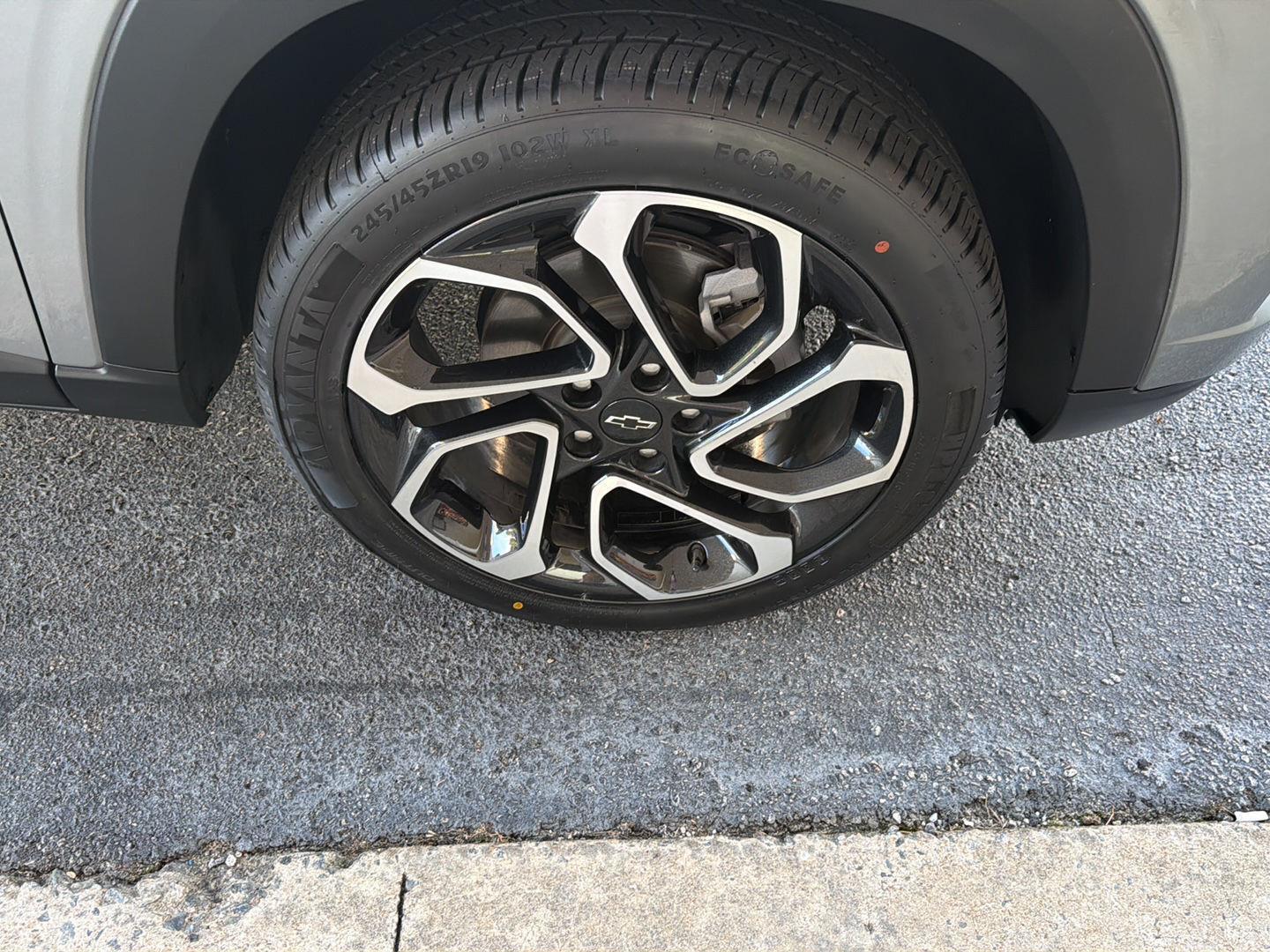 Used 2025 Chevrolet Trax SUV