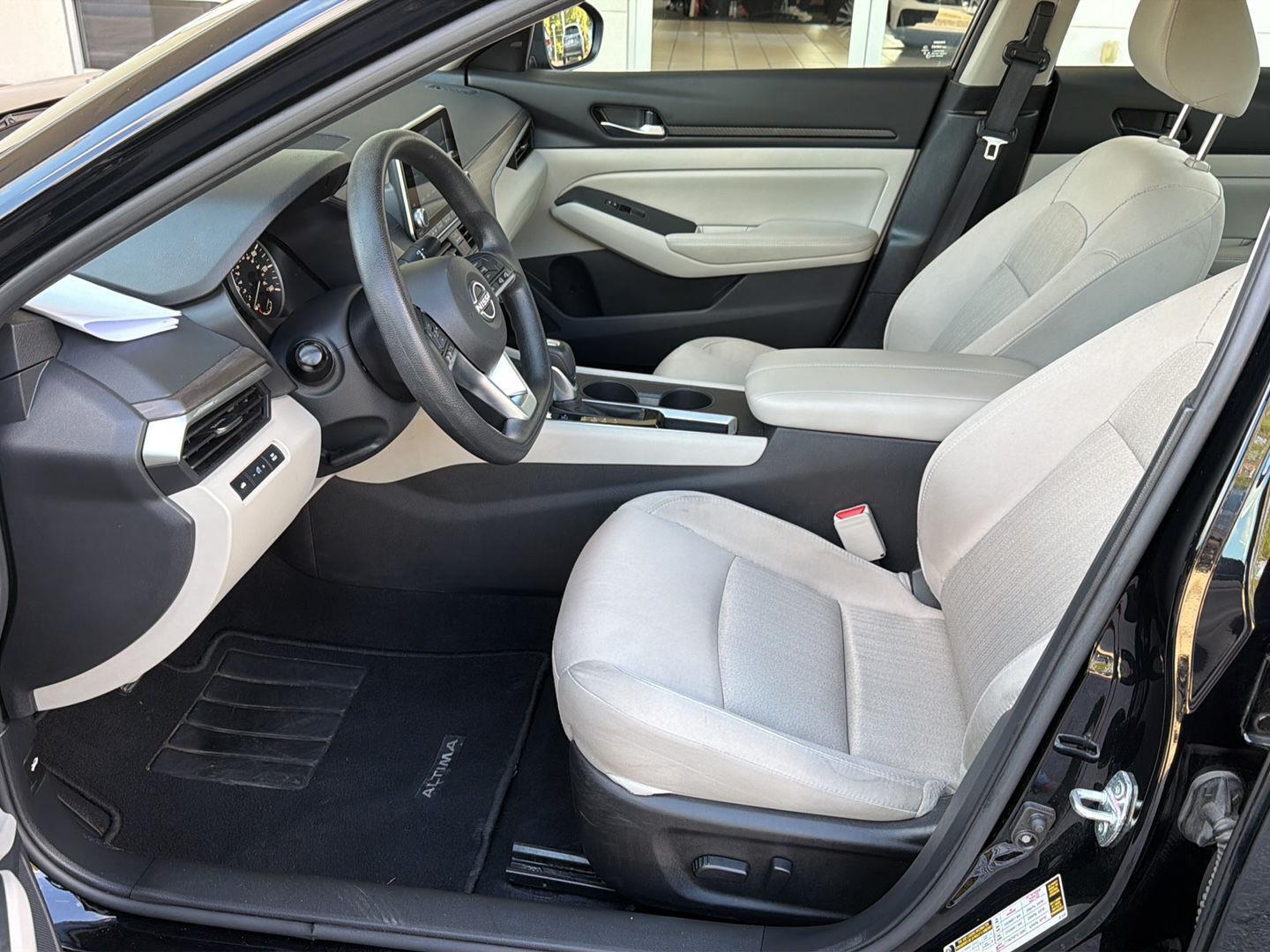 Used 2025 Nissan Altima Sedan
