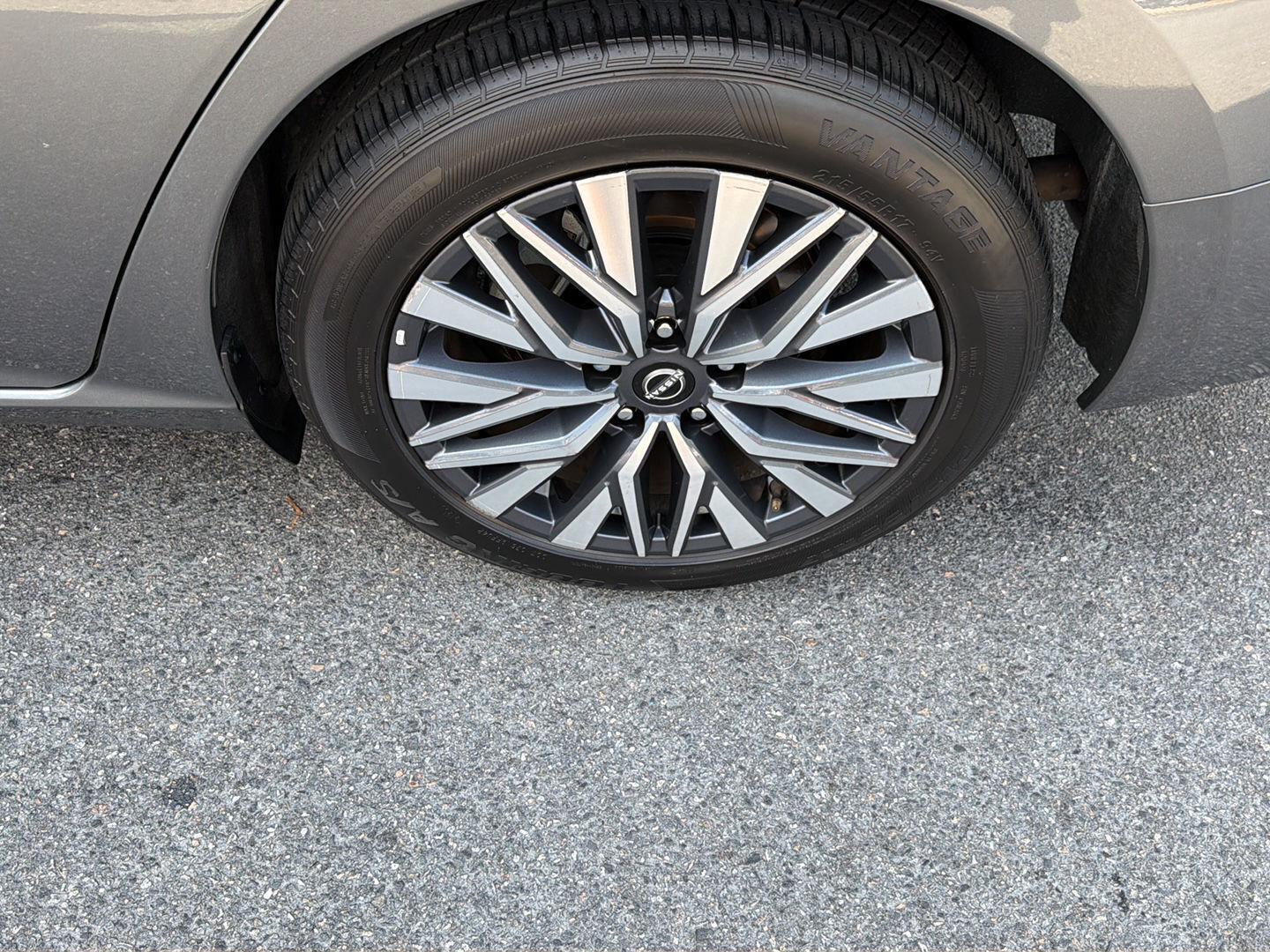 Used 2025 Nissan Altima Sedan