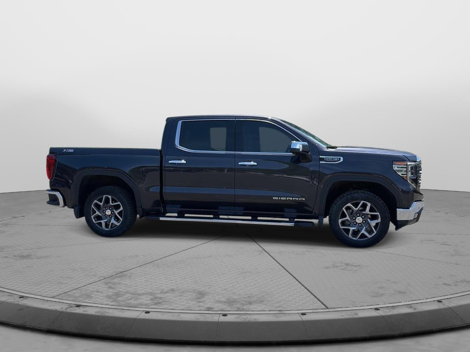 2022 GMC Sierra 1500 SLT - 4