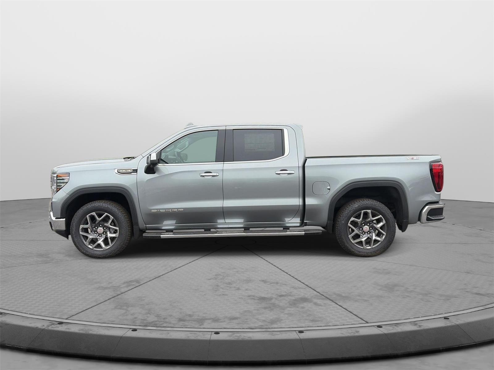 2026 GMC Sierra 1500 SLT - 9