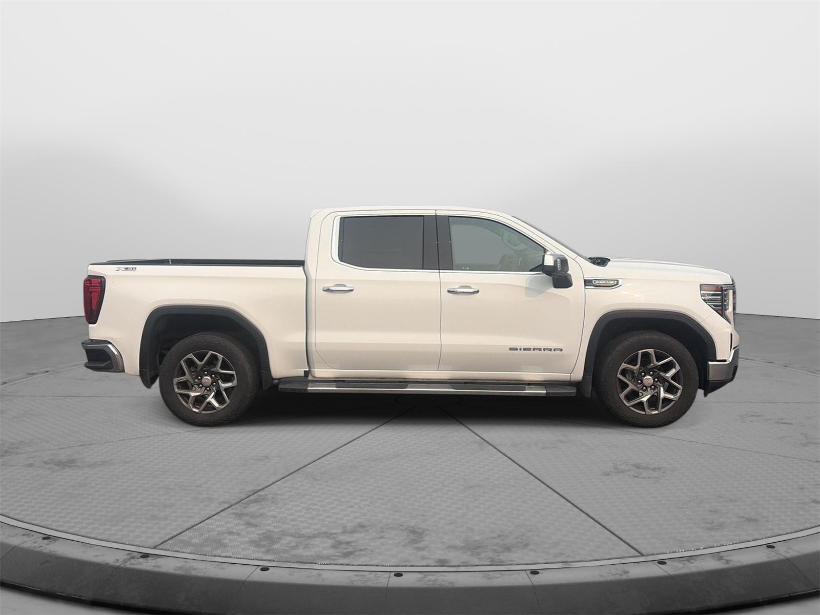 2023 GMC Sierra 1500 SLT - 3